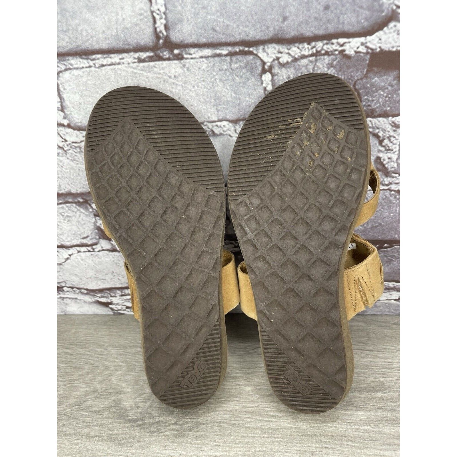 Teva Teva Encanta Tan Brown Leather Casual Toe Slides Sandals Wom Size US 7 / IT 37 - 8 Thumbnail