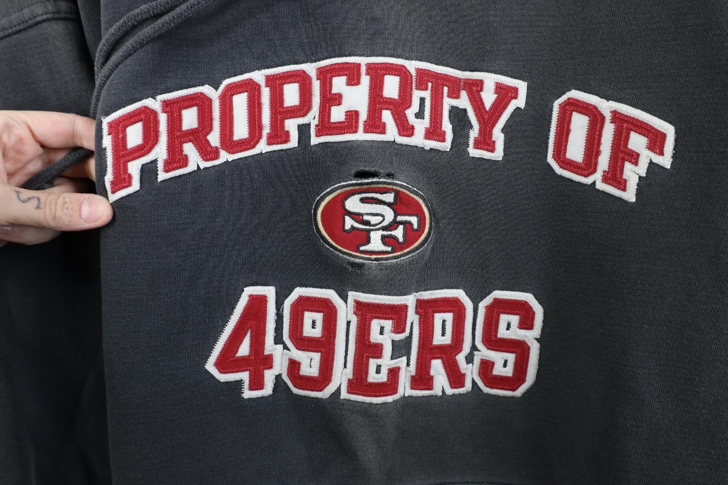 Reebok Vintage Reebok Sun Faded San Francisco 49ers Football Hoodie Size US XL / EU 56 / 4 - 4 Thumbnail