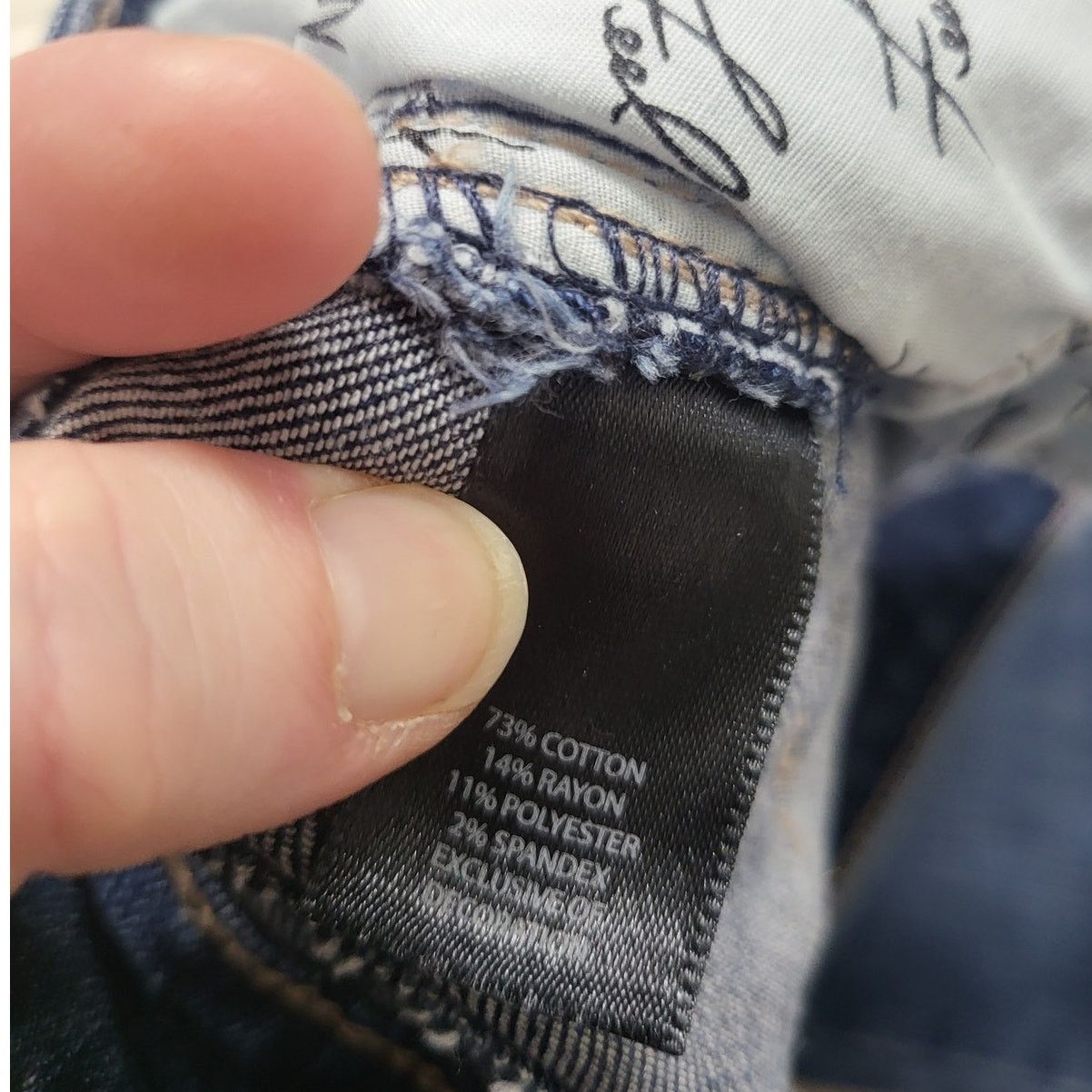 White House Black Market White House Black Market Crop Leg Medium Wash Jeans - Size 4 Size 27" / US 4 / IT 40 - 5 Thumbnail