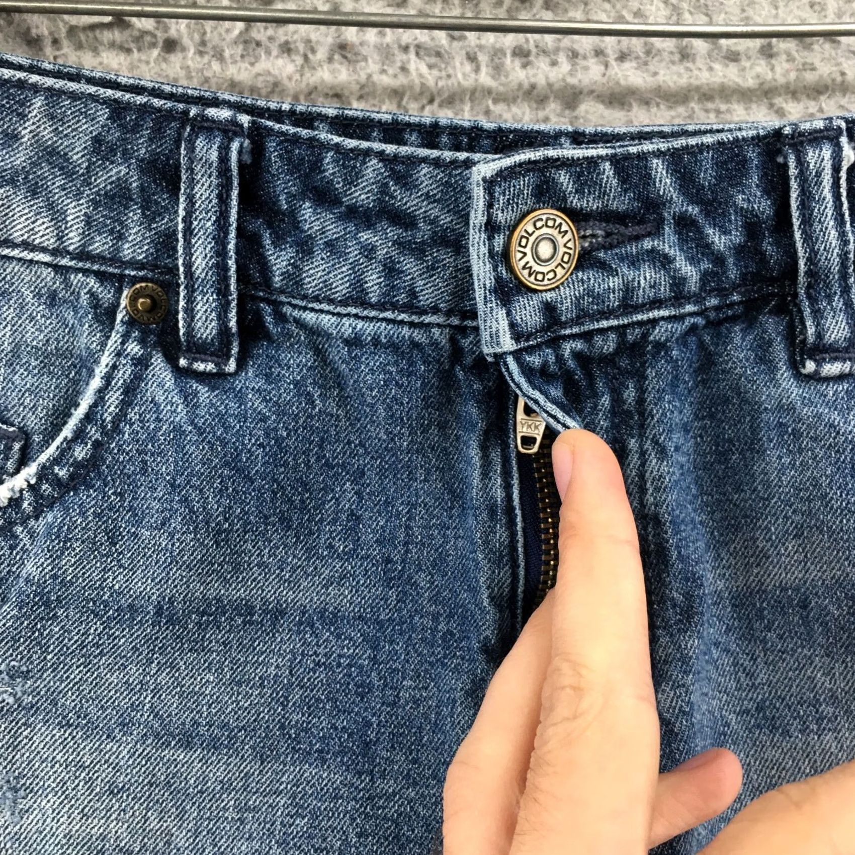 Volcom Volcom Cut-Off Shorts Womens 7 Denim Mid Rise Distressed Zip Blue 30x2 Casual Womens Size 28" / US 6 / IT 42 - 3 Thumbnail