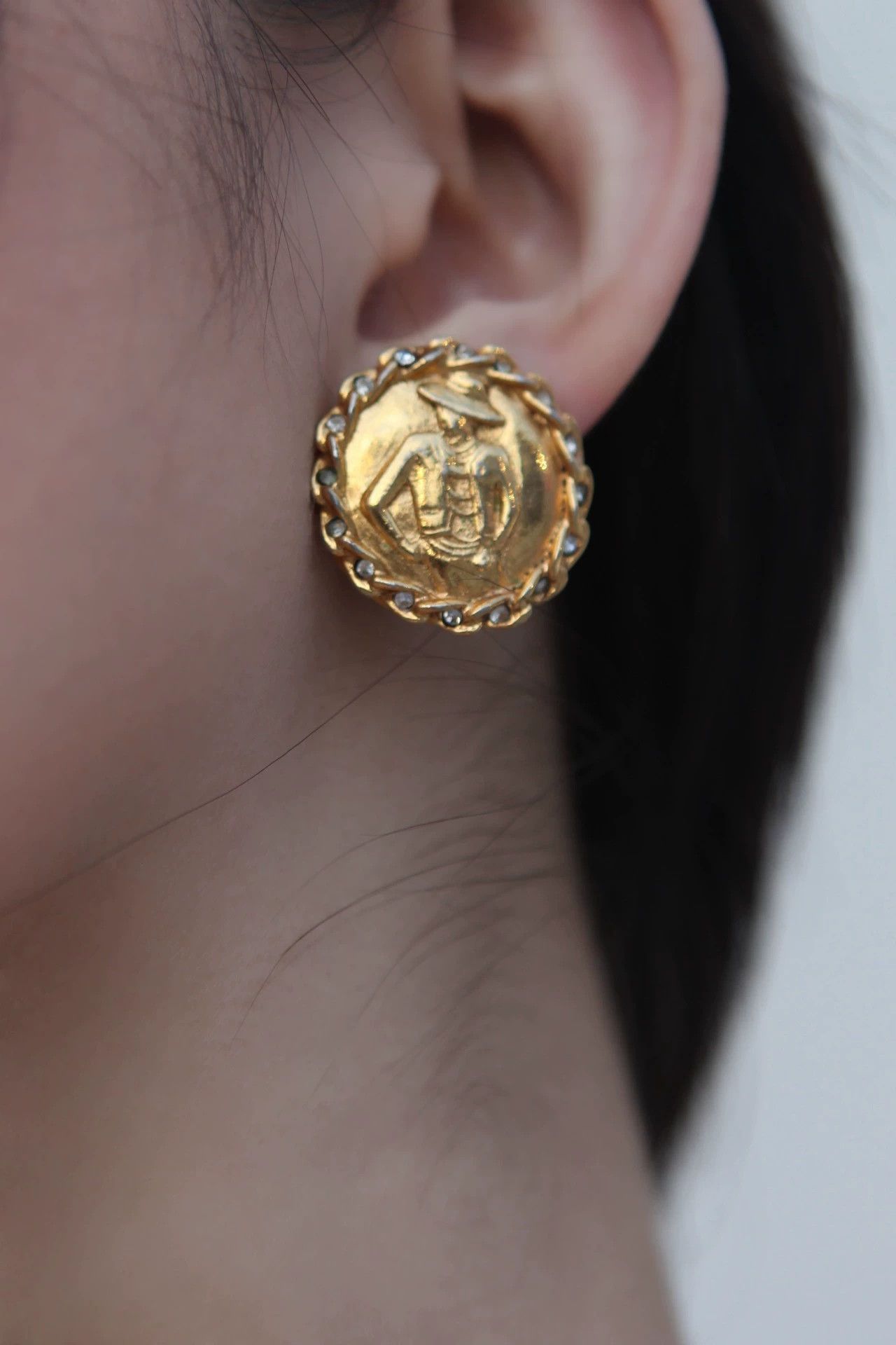 Chanel Chanel Coco Relief Crystal Embellished Women's Ear Clips Size ONE SIZE - 2 Thumbnail