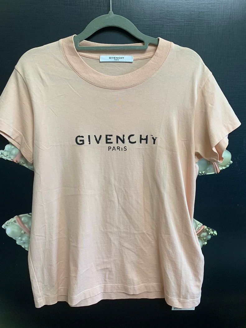 Givenchy Givenchy Classic short-sleeved T-shirt with cracked letter Size US S / EU 44-46 / 1 - 3 Thumbnail