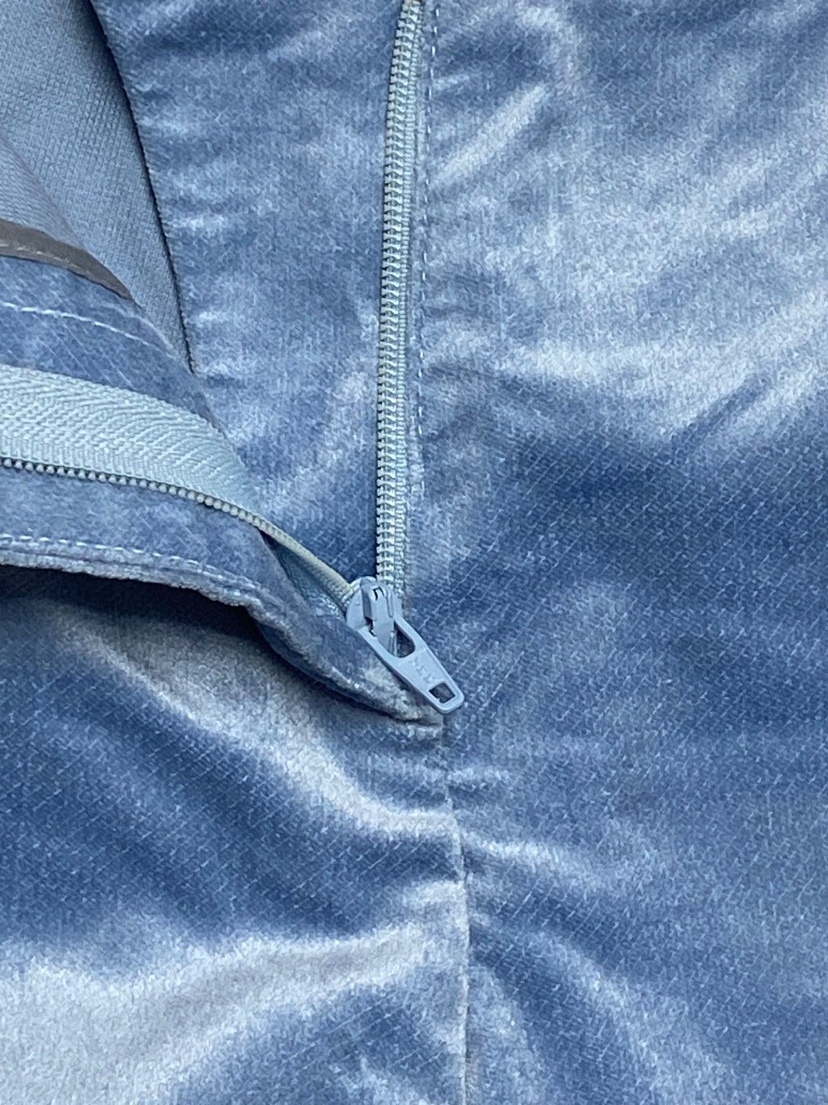 Alexander McQueen Vintage ALEXANDER MCQUEEN Velour Pastel Blue Pants Size 27" / US 4 / IT 40 - 6 Thumbnail