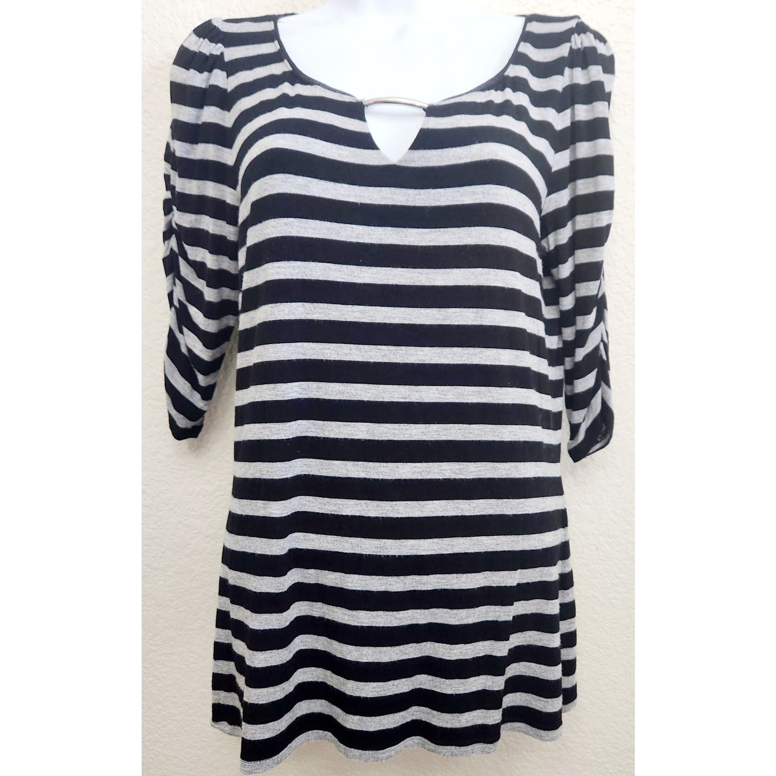 White House Black Market White House Black Market Black Gray Striped Top Medium Size M / US 6-8 / IT 42-44 - 1 Thumbnail