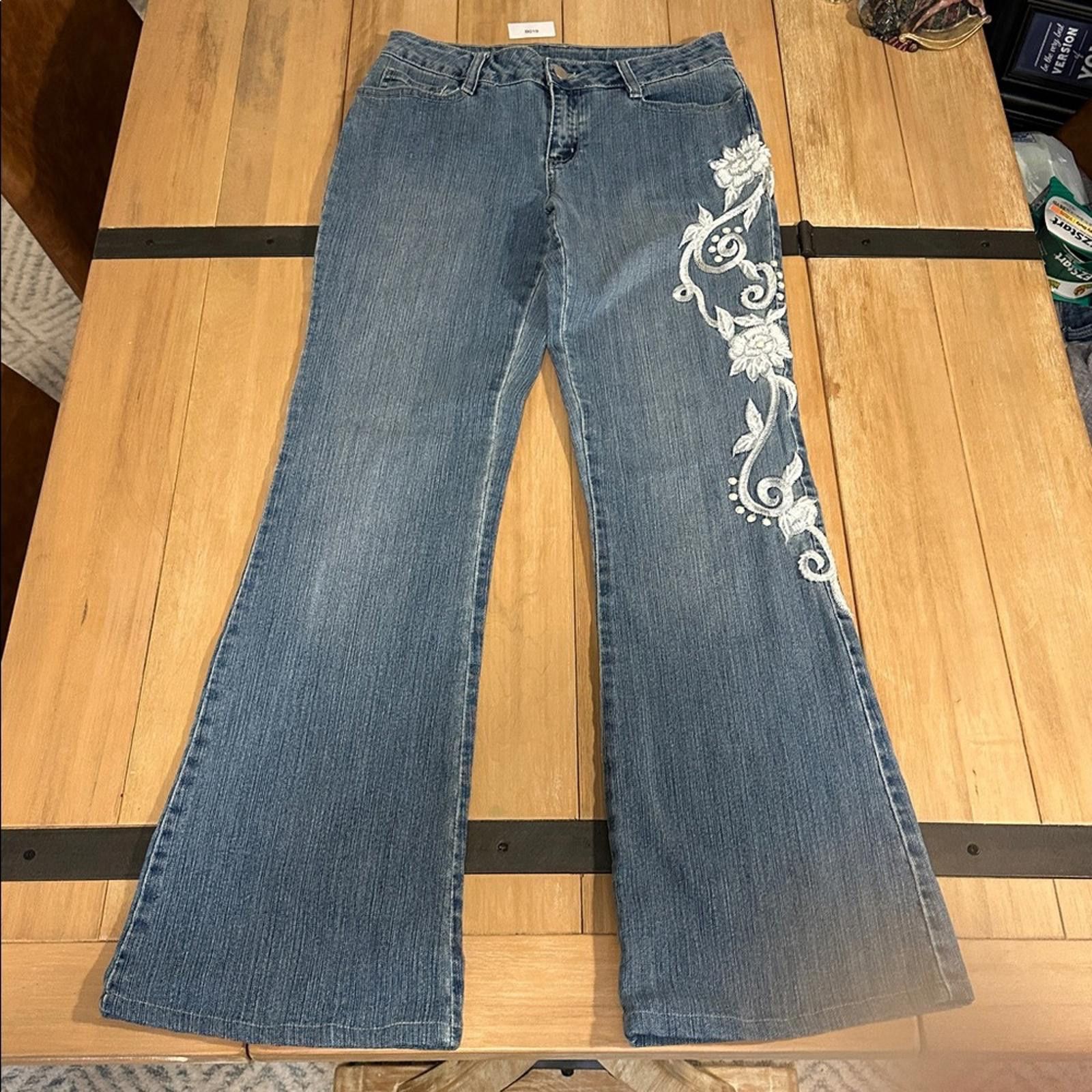 Other Boston Proper size 4 Blue Flare Jeans with White Embroidery Size 27" / US 4 / IT 40 - 1 Thumbnail