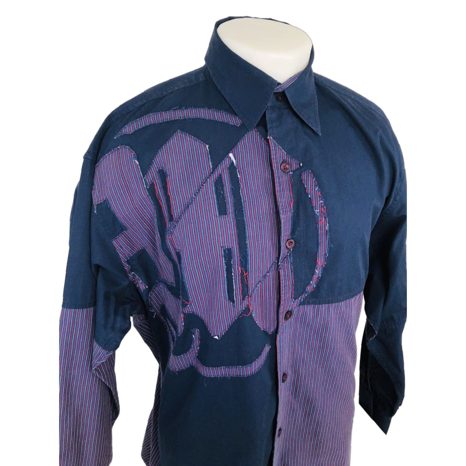 Vintage MAKAVELI BRANDED / TUPAC - Mens XL Big Logo Shirt Shirt Mens XL Blue Tupac 90s Style Logo Mens Size US XL / EU 56 / 4 - 1 Thumbnail