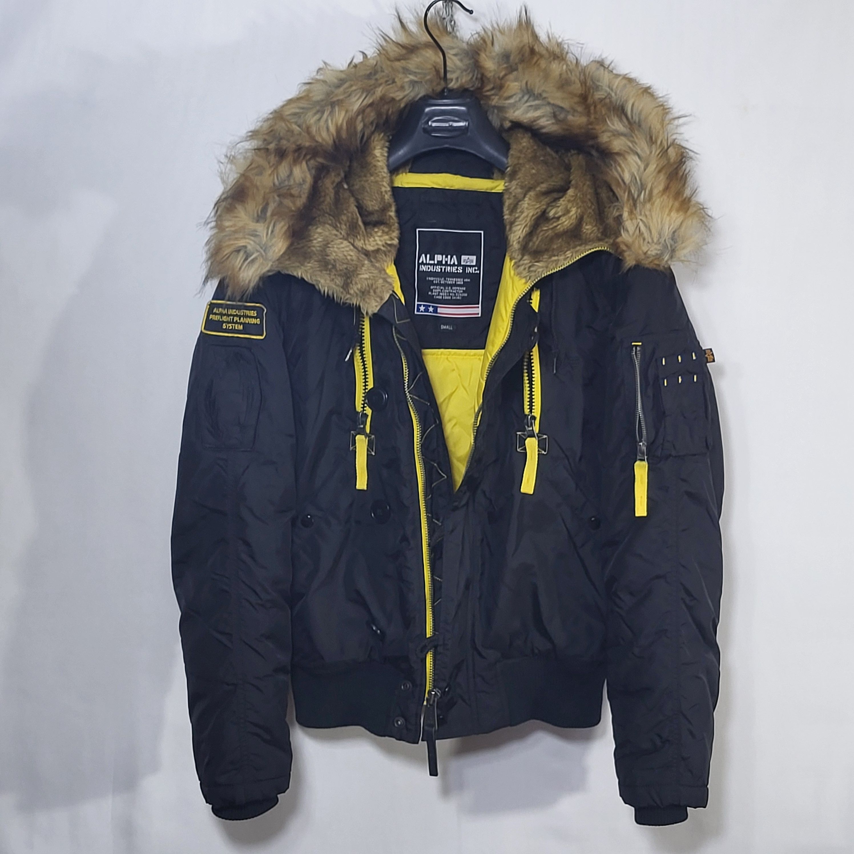 Alpha Industries Alpha Industries.Jacket bomber alaska.Size S but fit M. Size US S / EU 44-46 / 1 - 1 Thumbnail