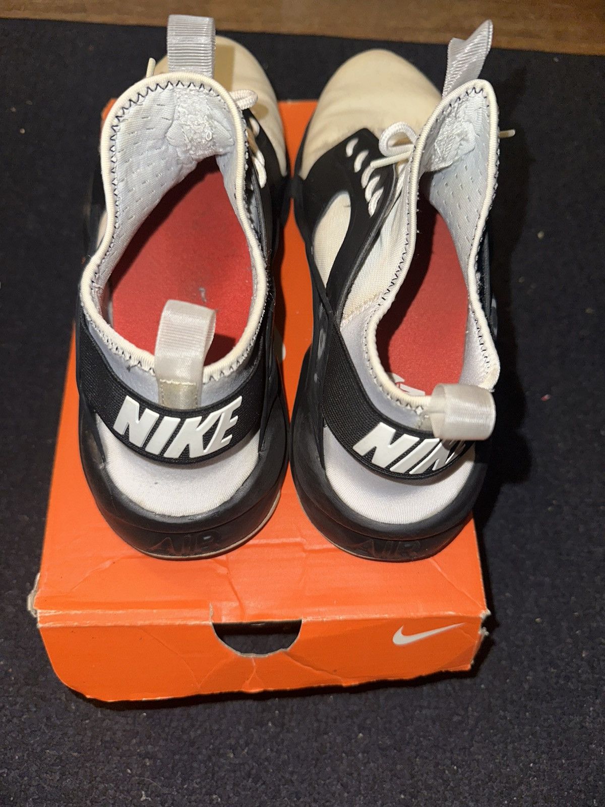 Nike Nike Huarache Size US 10 / EU 43 - 4 Thumbnail