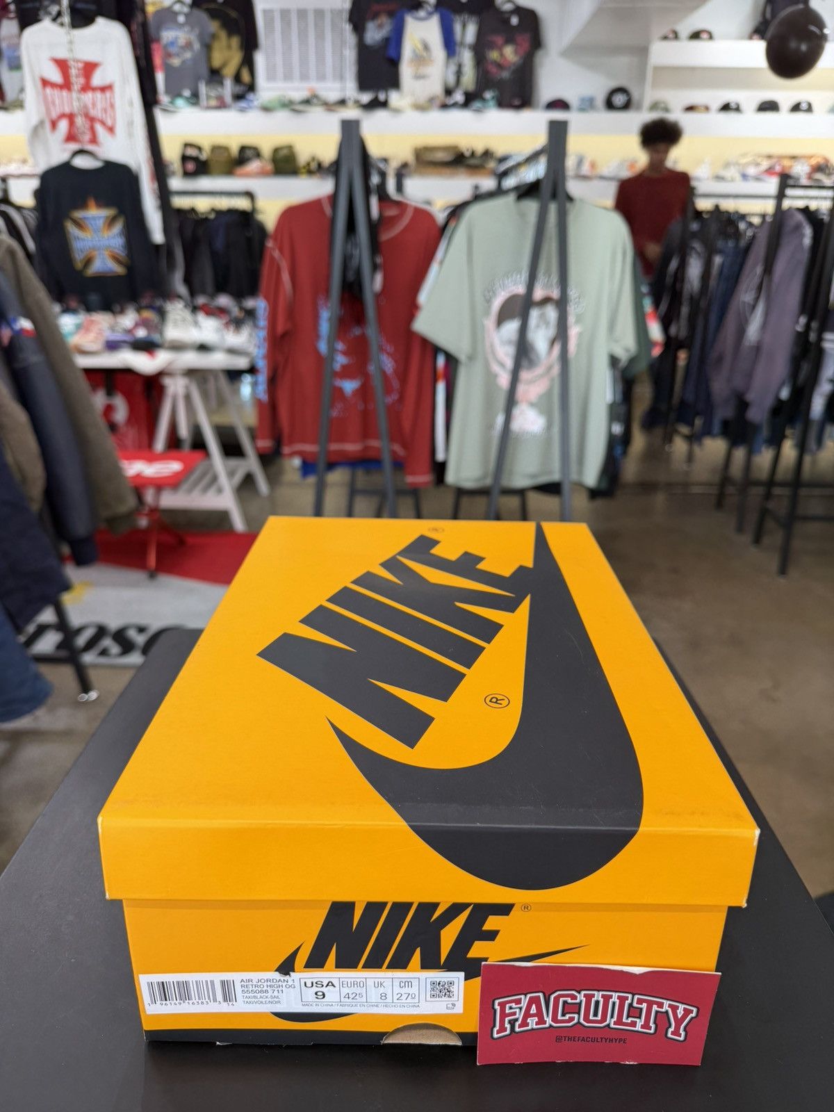 Jordan Brand Air Jordan 1 Taxi Size 9 (2022) Size US 9 / EU 42 - 13 Thumbnail