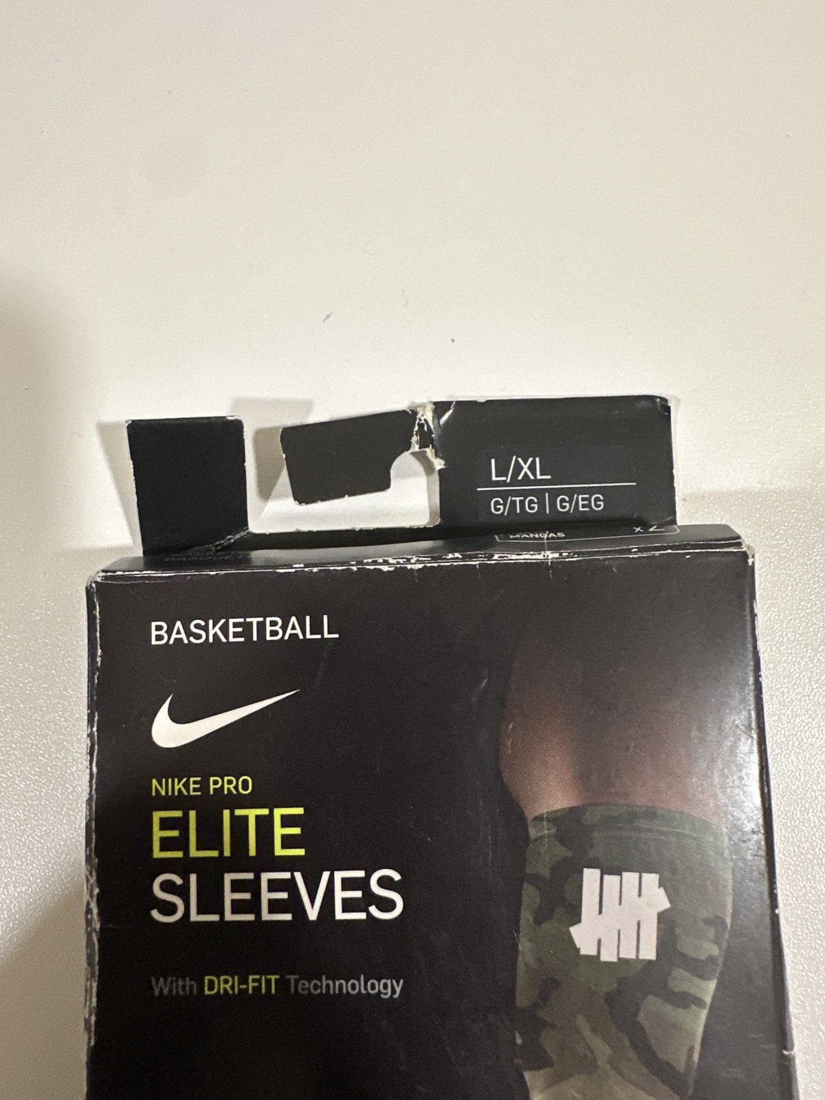 Nike Nike Kobe Bryant Undefeated Mamba Elite Sleeves Size ONE SIZE - 1 Thumbnail