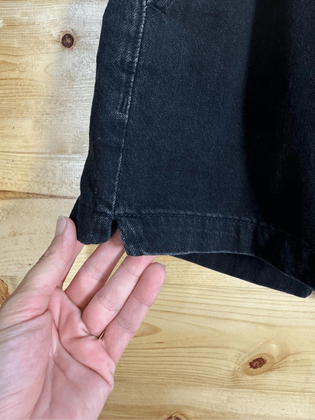 American Eagle Outfitters American Eagle Women's Size 6 Black Mom Shorts Belt Tie Size 28" / US 6 / IT 42 - 4 Thumbnail