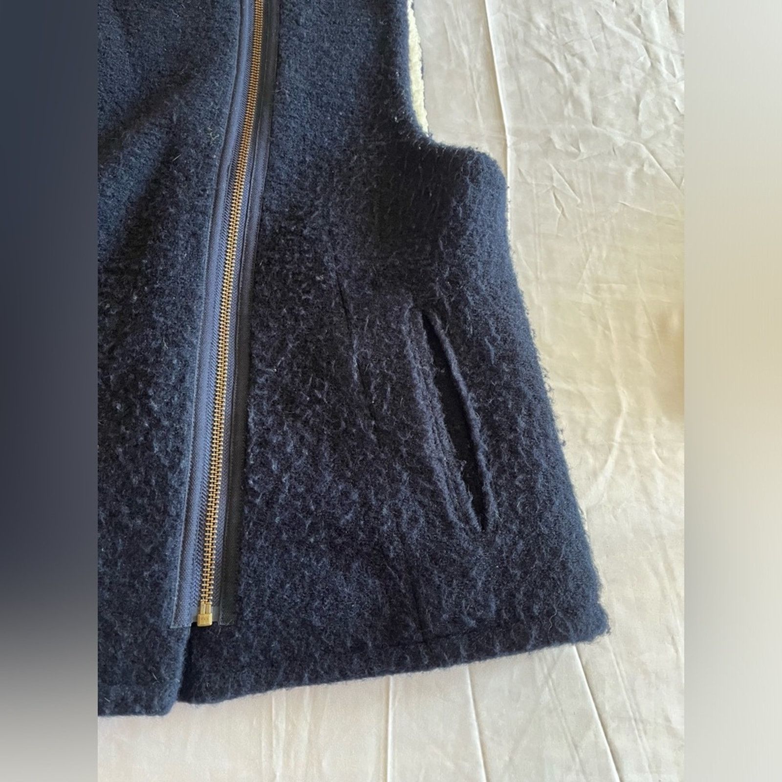 J.Crew × Vintage J. Crew Vest Navy Cream Sherpa Faux Fur Asymmetrical Zip M Size M / US 6-8 / IT 42-44 - 7 Thumbnail