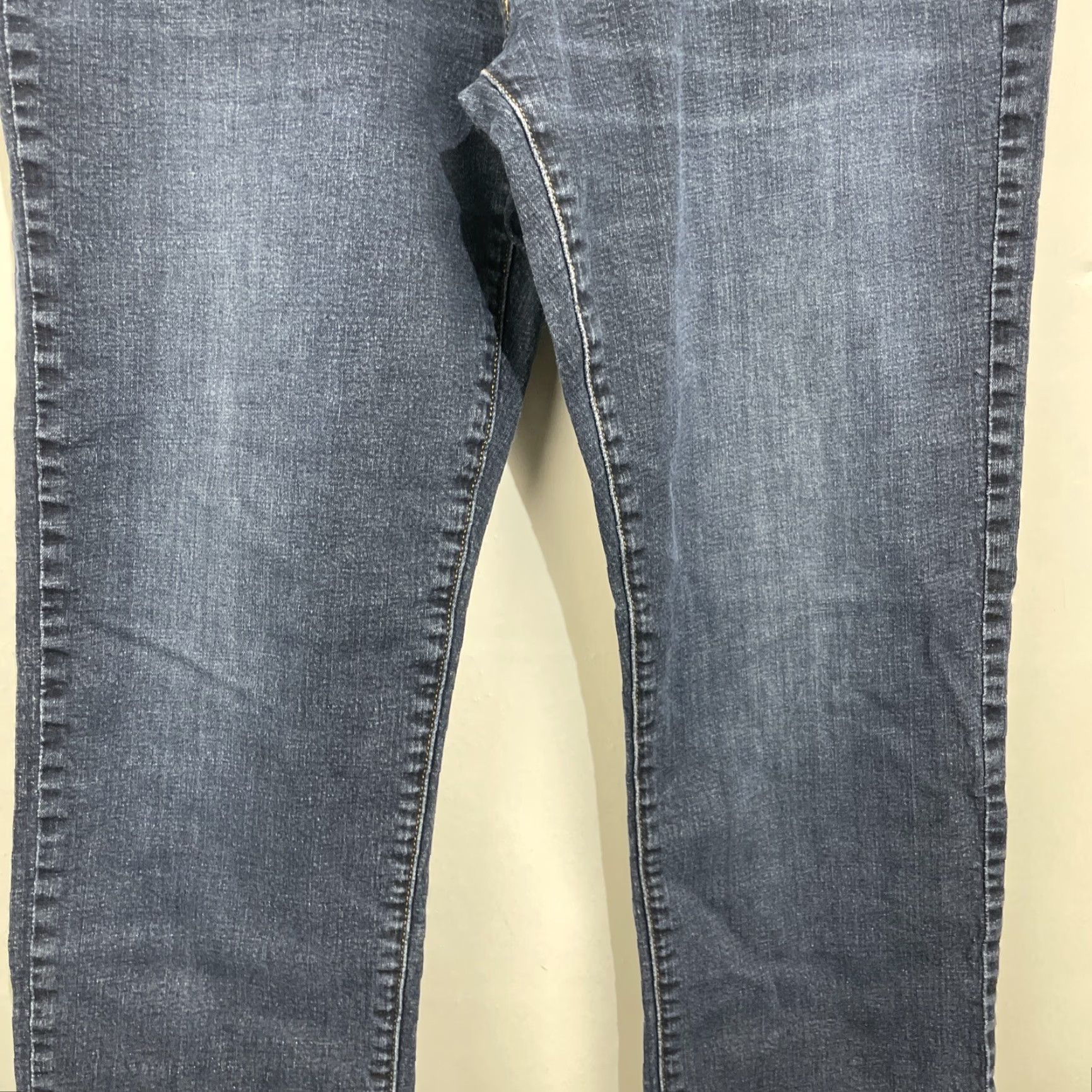 Lucky Brand Lucky Brand Jeans Mens 34X30 Blue 221 Straight Model Dark Wash Denim Jeans 5-Pocket Belt Loops Regular Fit Cotton Spandex Machine Washable Size US 34 / EU 50 - 5 Thumbnail