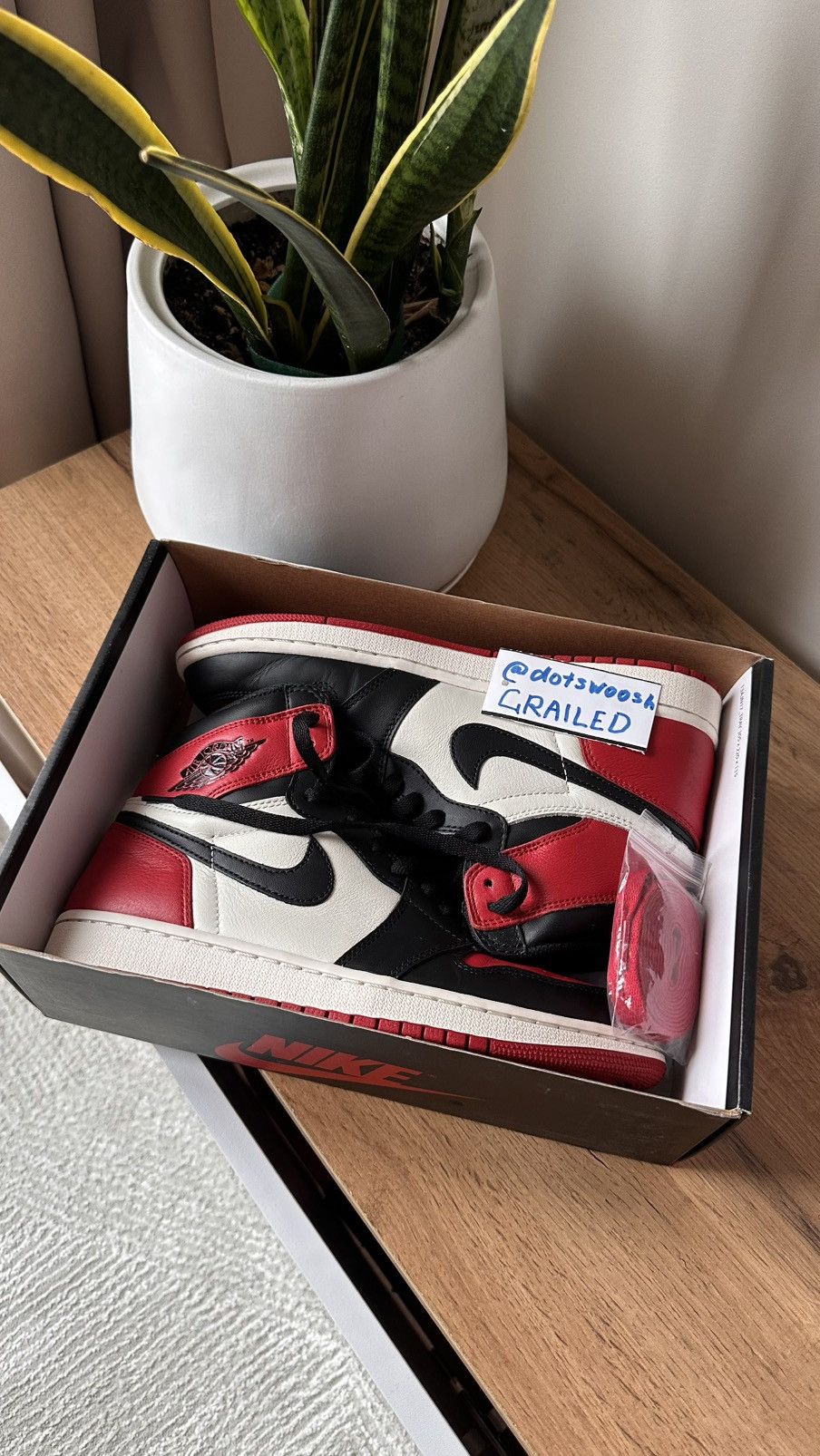 Jordan Brand × Nike Jordan 1 Retro High OG Bred Toe 2018 Size US 9 / EU 42 - 14 Thumbnail