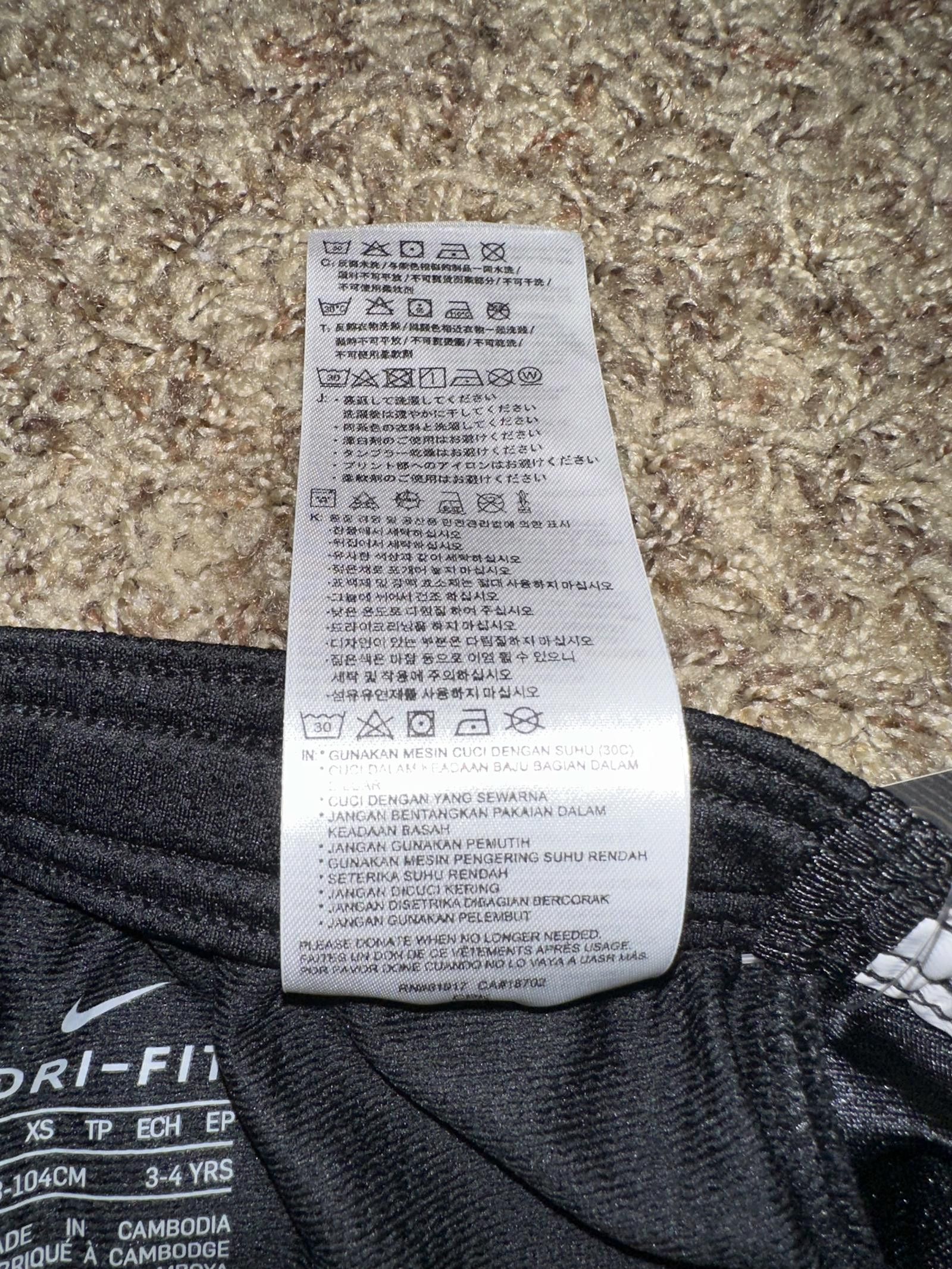 Nike Nike Dri-Fit Big Kids (Boy’s) Elite Stripe Black/White Shorts Size US 26 / EU 42 - 8 Thumbnail
