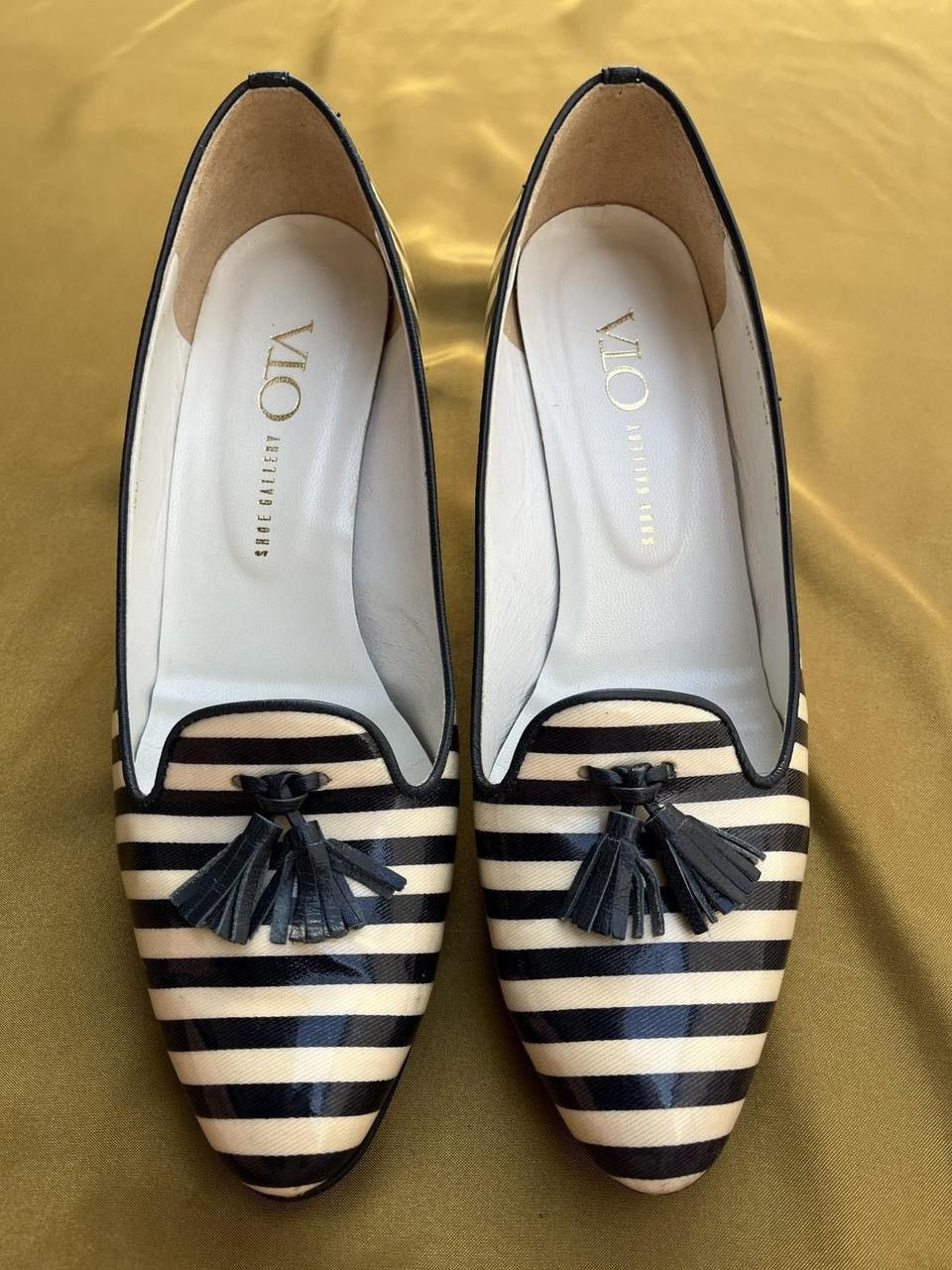 Japanese Brand VIO navy blue & cream wedge loafers Size US 6 / IT 36 - 3 Thumbnail