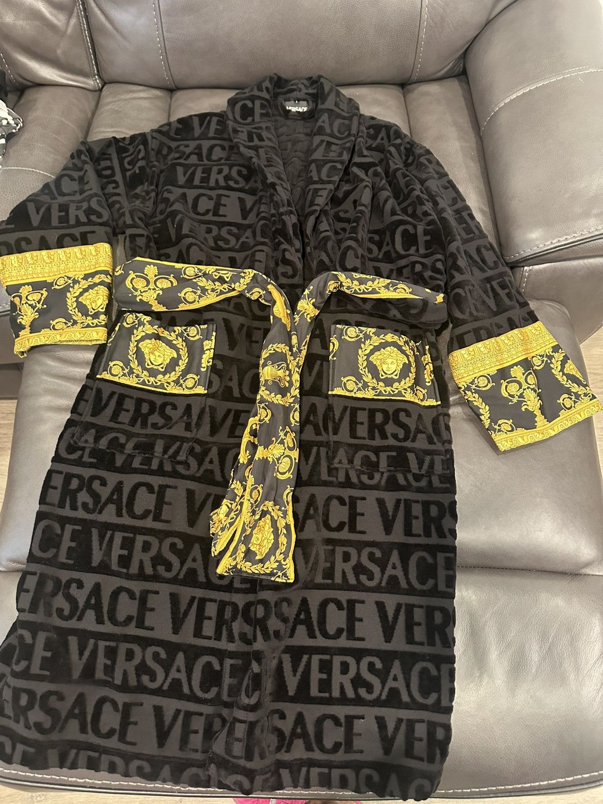 Versace Versace black & yellow bathrobe Never used Authentic Size L / US 10 / IT 46 - 4 Thumbnail