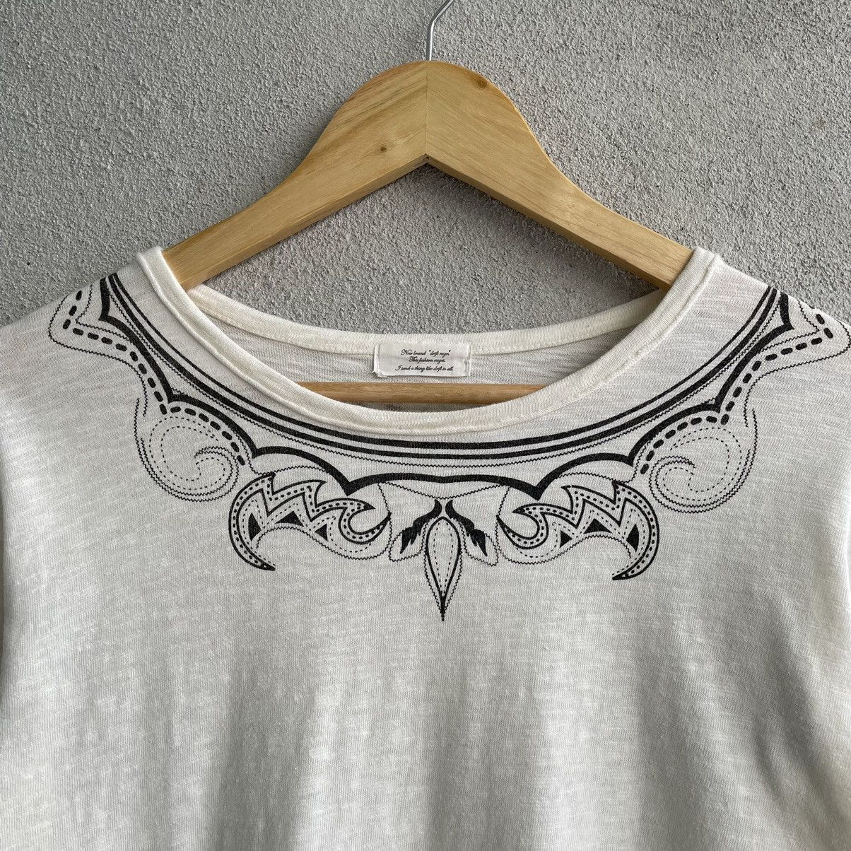 Japanese Brand Vintage Y2K Tribal Tattoo Design Tee Shirt Size US M / EU 48-50 / 2 - 3 Thumbnail