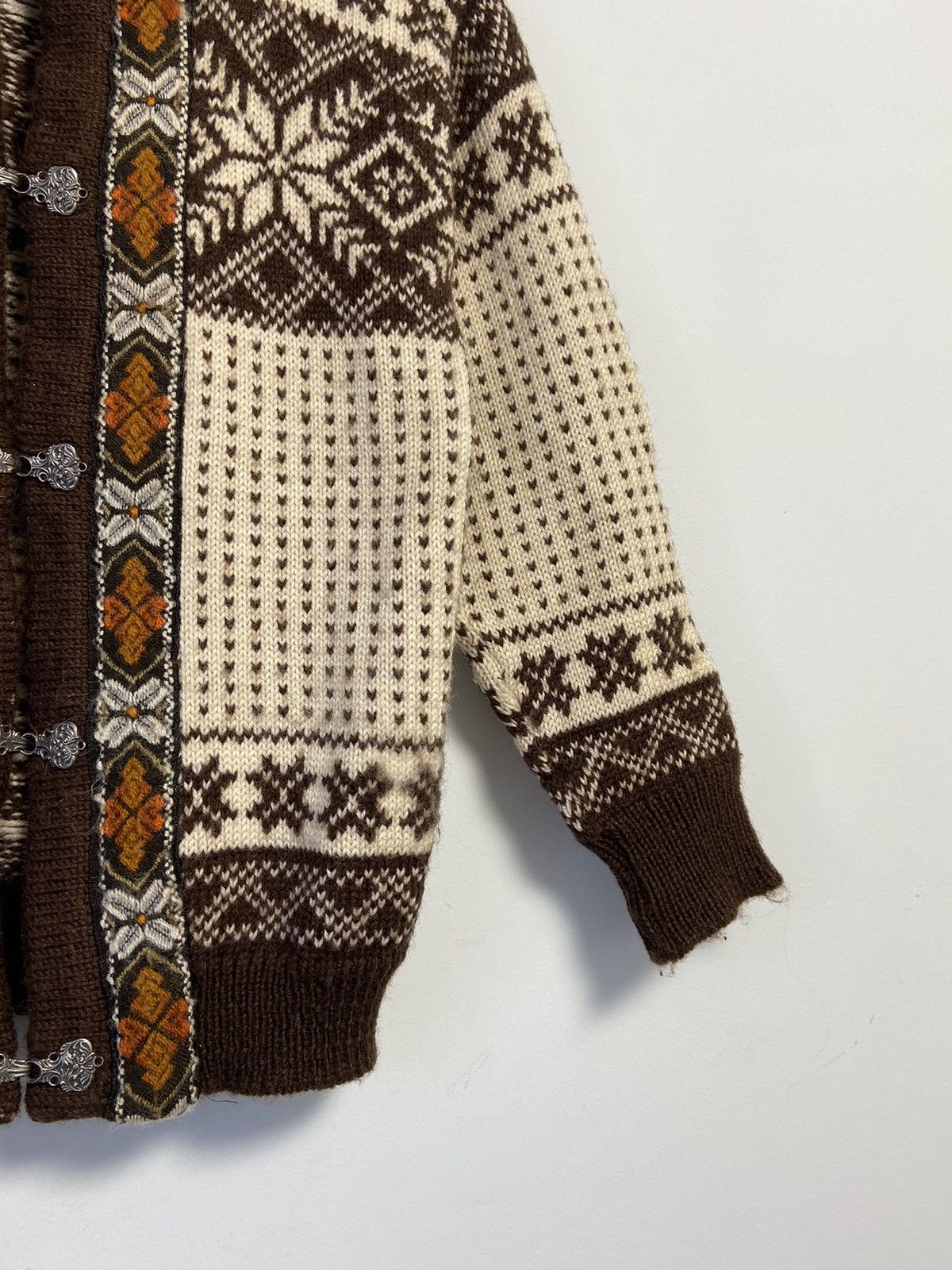 Vintage DALE OF NORWAY Collection Floral Wool Knit Button Cardigan Size M / US 6-8 / IT 42-44 - 4 Thumbnail