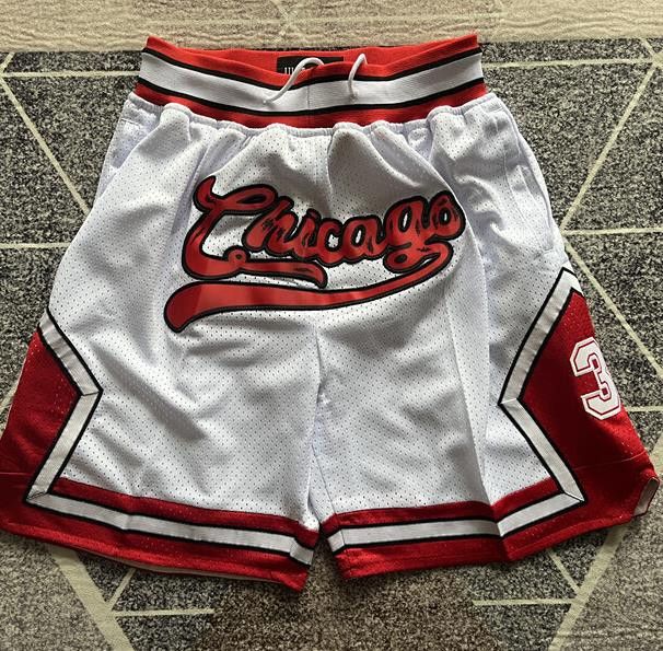 NBA XL Vintage Bulls Short Nba Pocket Short Size US 36 / EU 52 - 1 Thumbnail