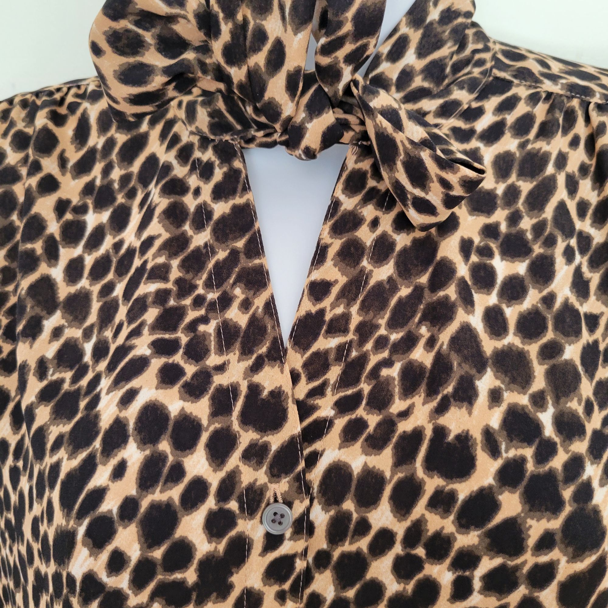 J.Crew J Crew Leopard Print Bow Blouse S Button Front Drapey Cheeta Size S / US 4 / IT 40 - 6 Thumbnail
