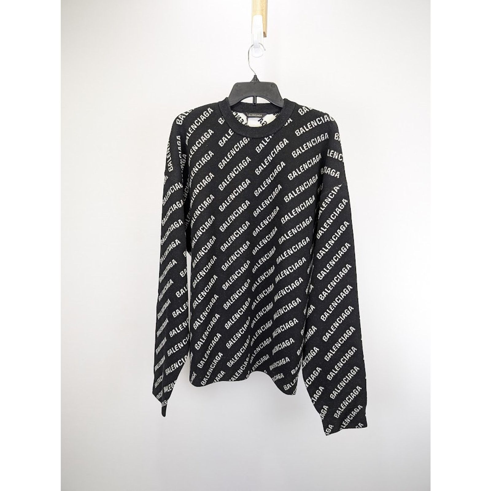 o1rshd1 All Over Logo Sweater in Black