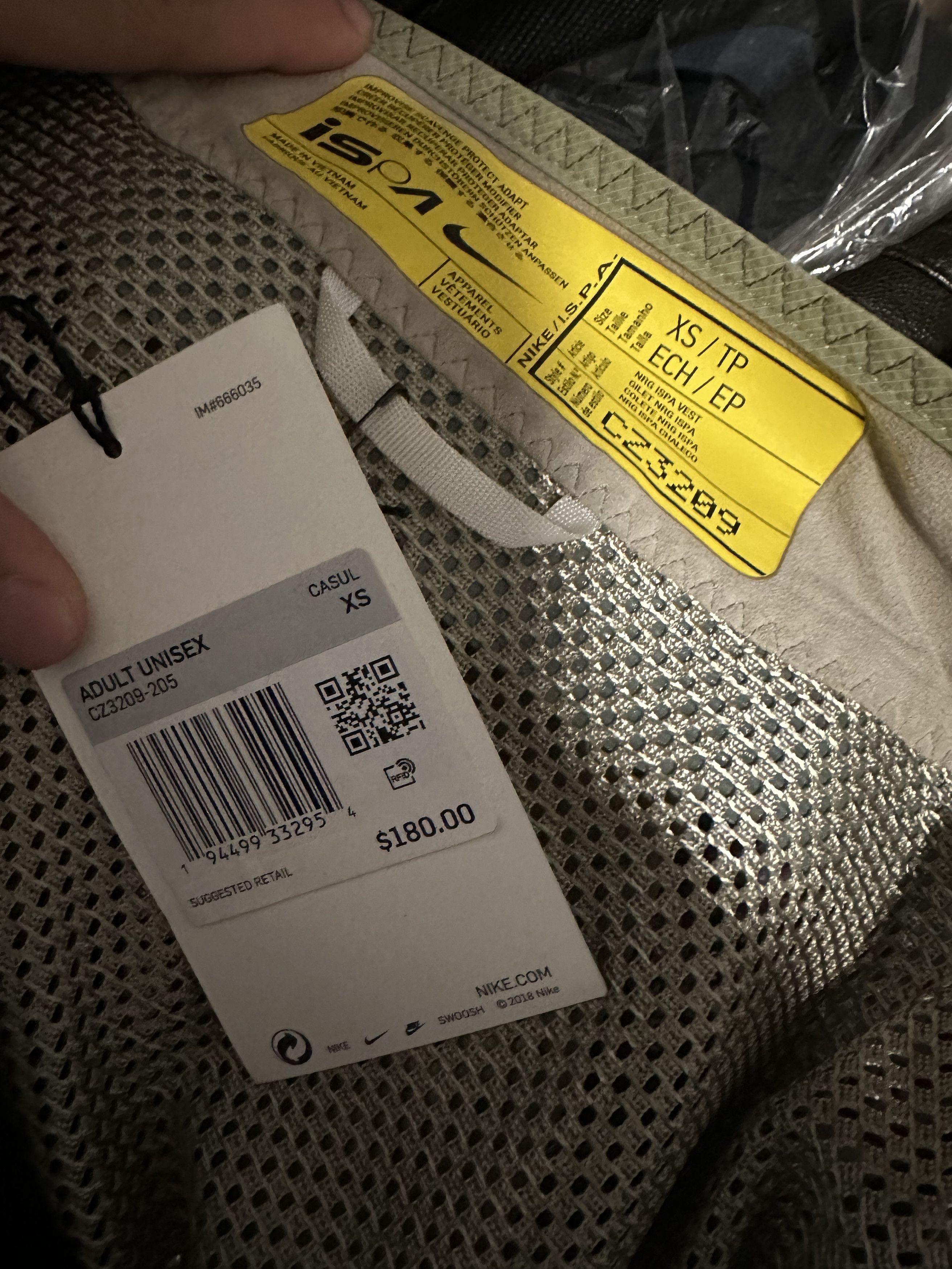 Nike ISPA Utility Vest - www.threedaughtersproperties.com