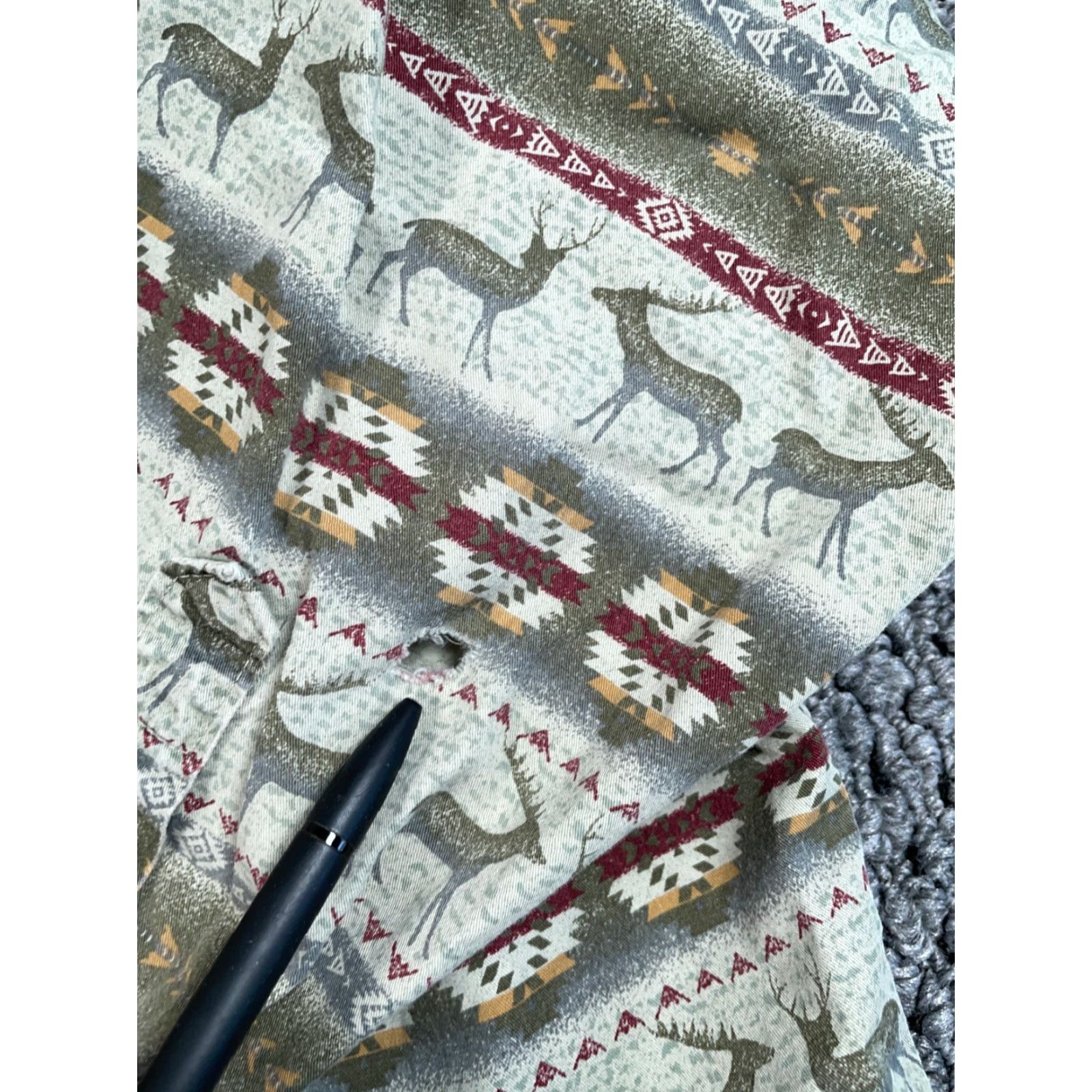 Vintage VINTAGE Woolrich Men’s Button-Up Shirt XL Green Geometric Deer Aztec Nature Casual Fall Winter Size US XL / EU 56 / 4 - 5 Thumbnail
