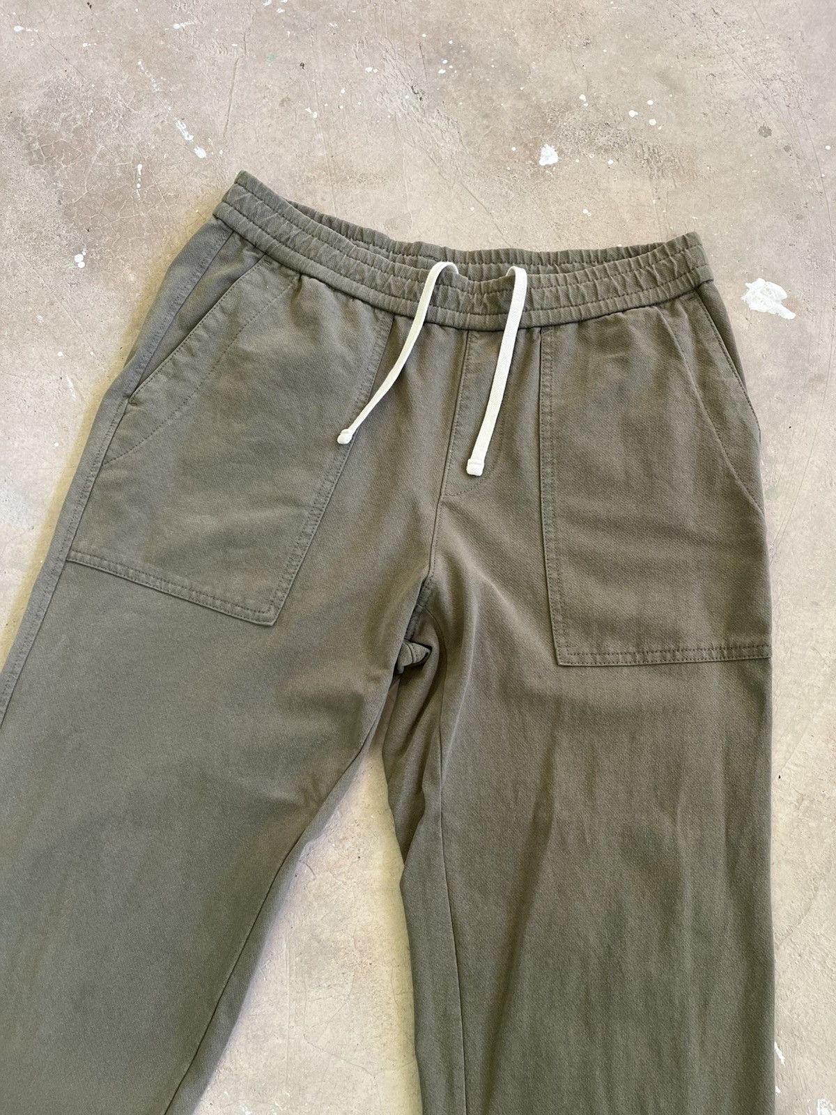 Uniqlo Uniqlo Olive Relaxed Drawstring Pants Size US 32 / EU 48 - 2 Thumbnail