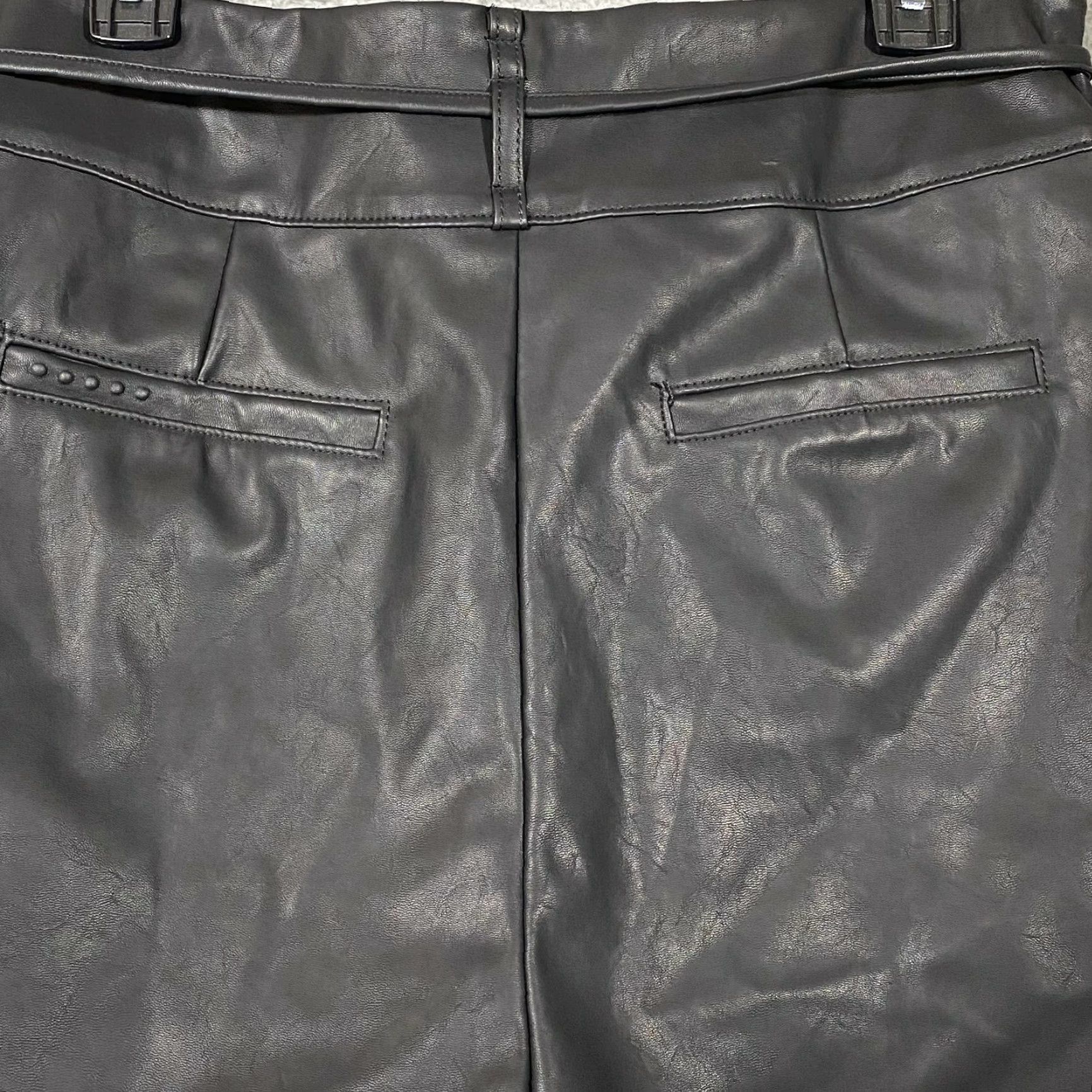 Vintage BLANK NYC Paperbag Waist Shorts Bow Black Faux Leather 31 Women Size 24" / US 00 / IT 34 - 6 Thumbnail