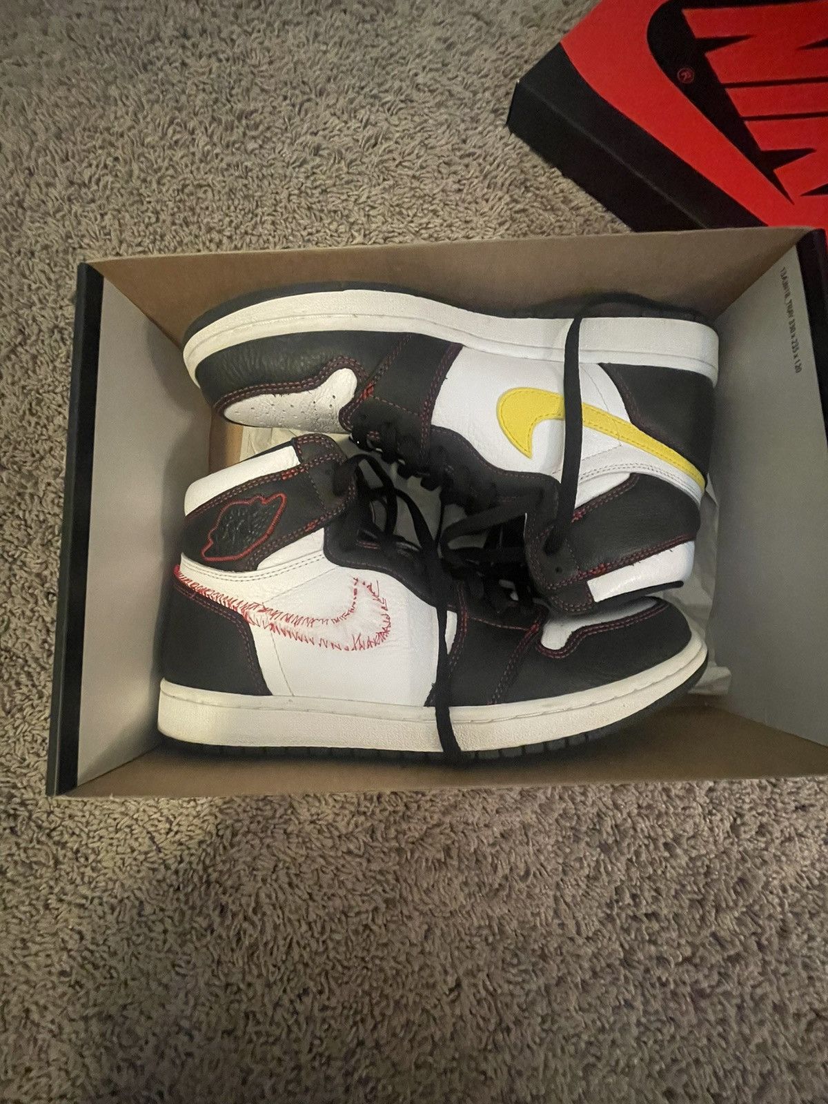 Jordan Brand Jordan 1 OG “Defiant” Size US 10.5 / EU 43-44 - 2 Thumbnail