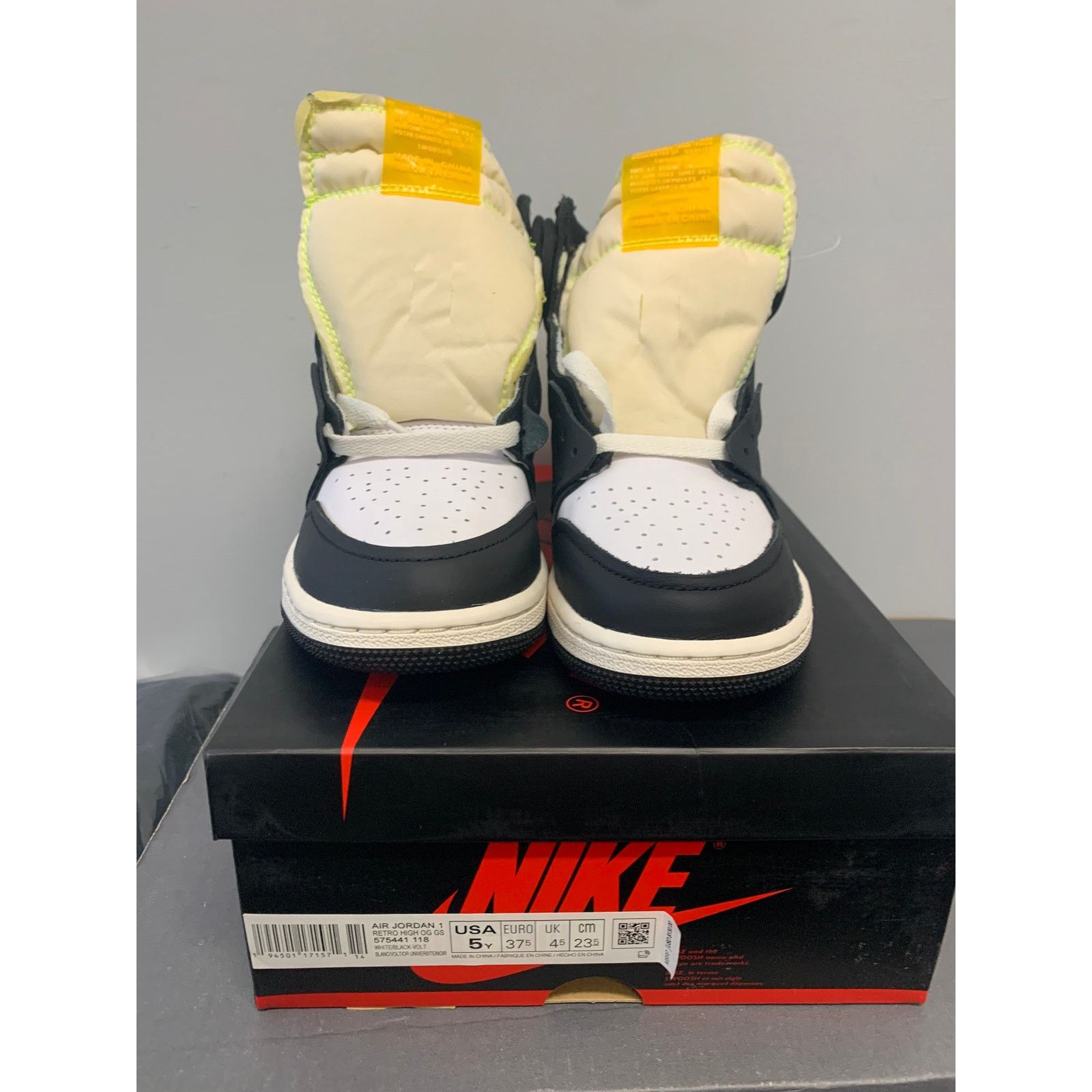 Nike Jordan 1 Retro High White Black Volt University Gold GS 5Y Size US 5 / EU 37 - 4 Thumbnail