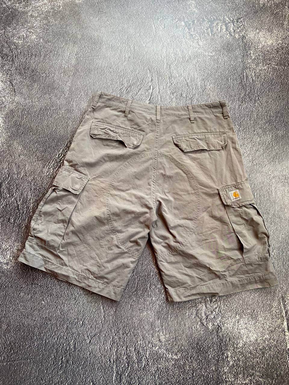Carhartt Carhartt distressed bermuda cargo shorts Size US 34 / EU 50 - 1 Thumbnail