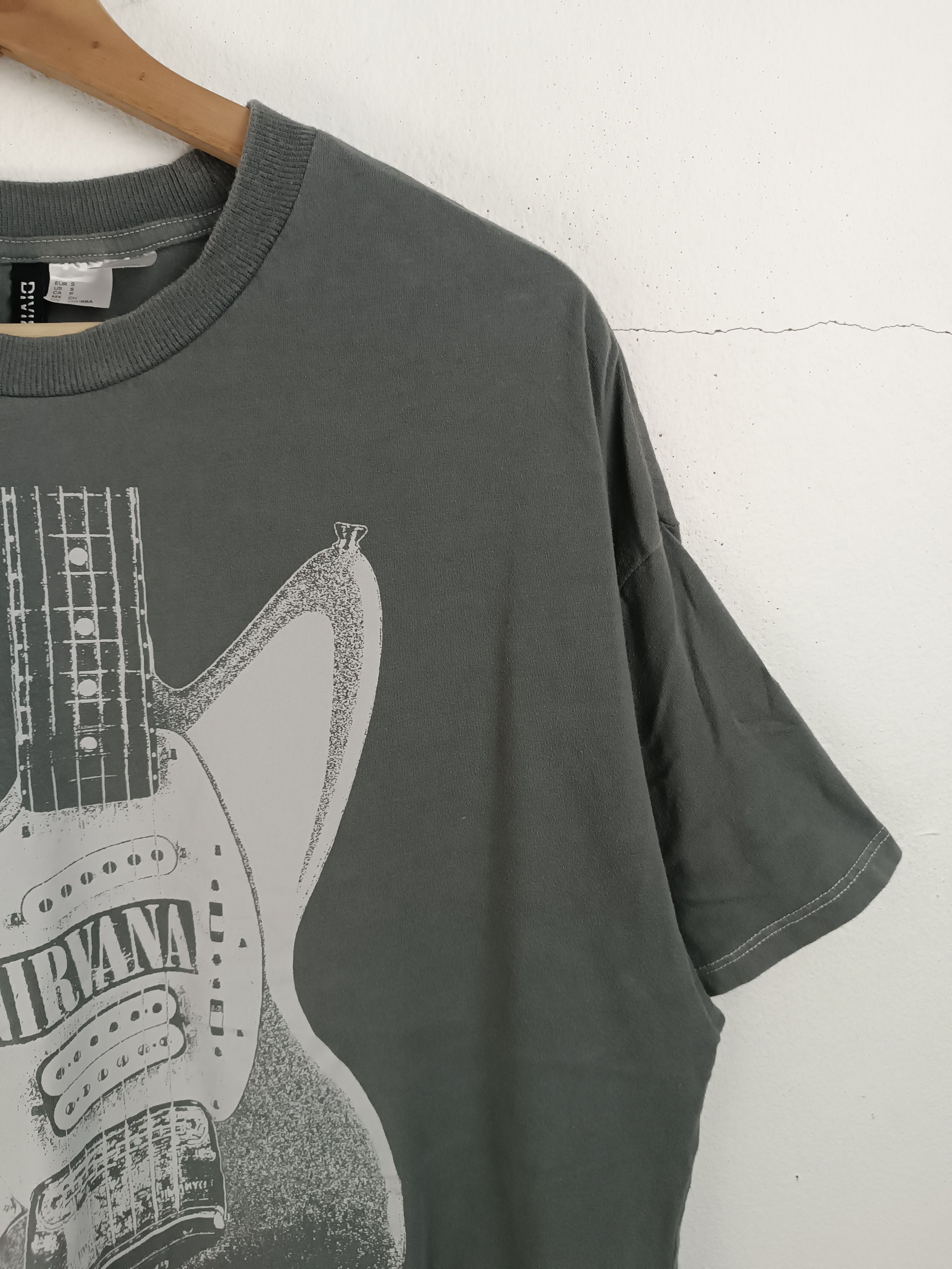 Band Tees VINTAGE NIRVANA H&M GRUNGE KURT COBAIN FOO FIGHTERS TEE Size US M / EU 48-50 / 2 - 6 Thumbnail