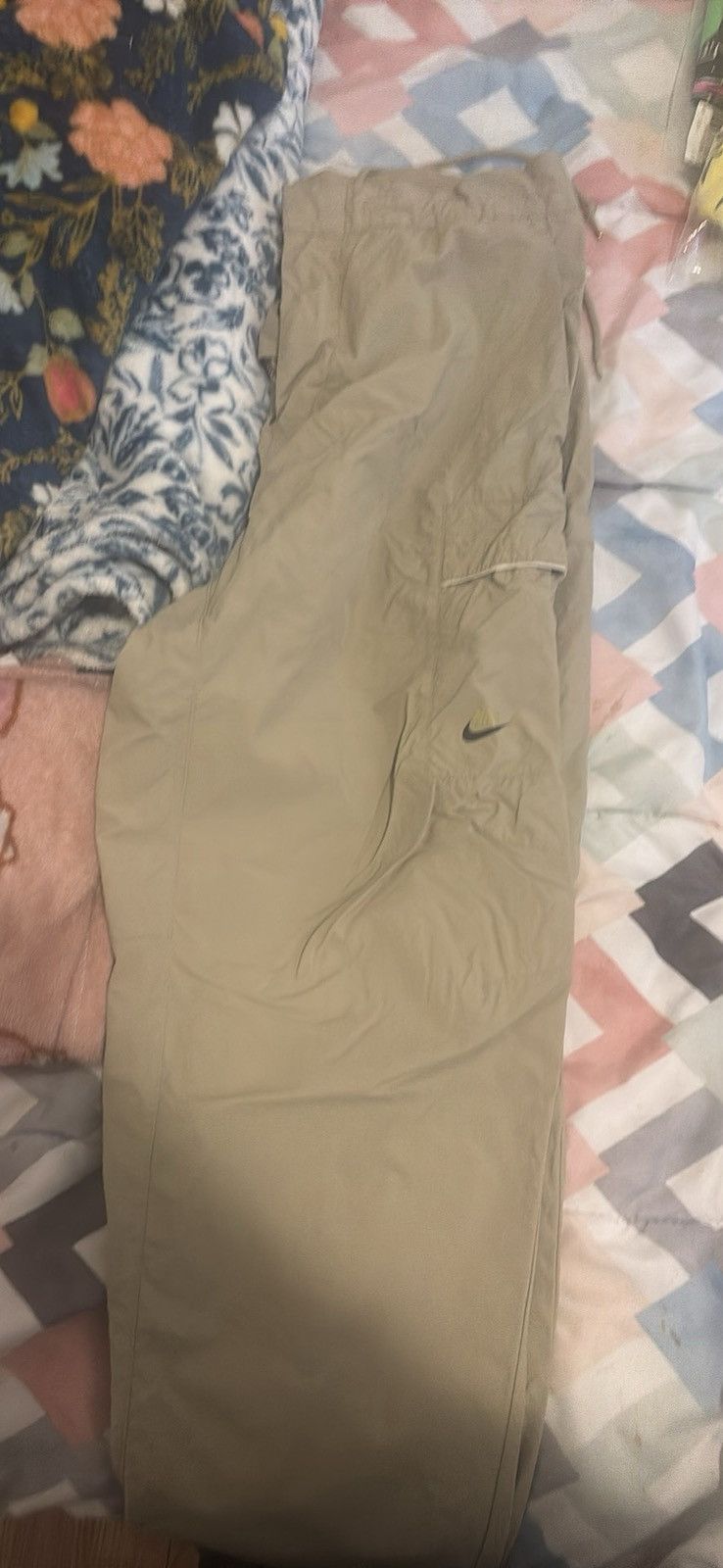 Nike Beige nike cargos Size US 32 / EU 48 - 1 Preview
