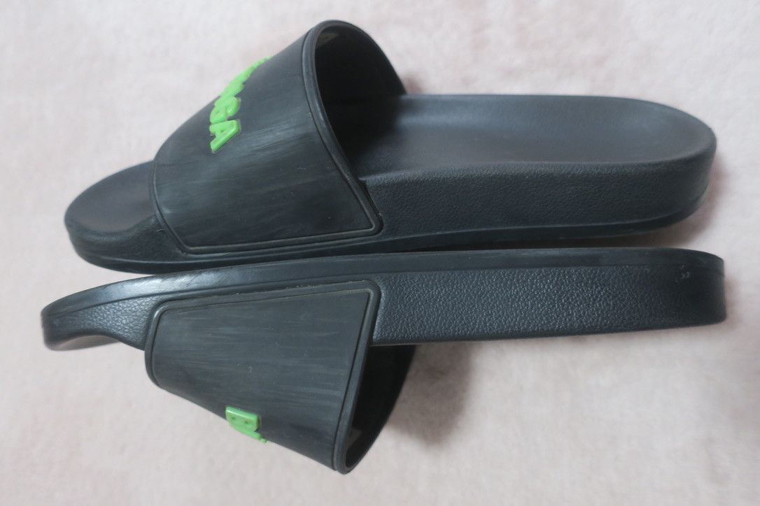 Balenciaga Smooth Rubber Logo Pool Slide Black/Green Size US 6 / IT 36 - 8 Thumbnail