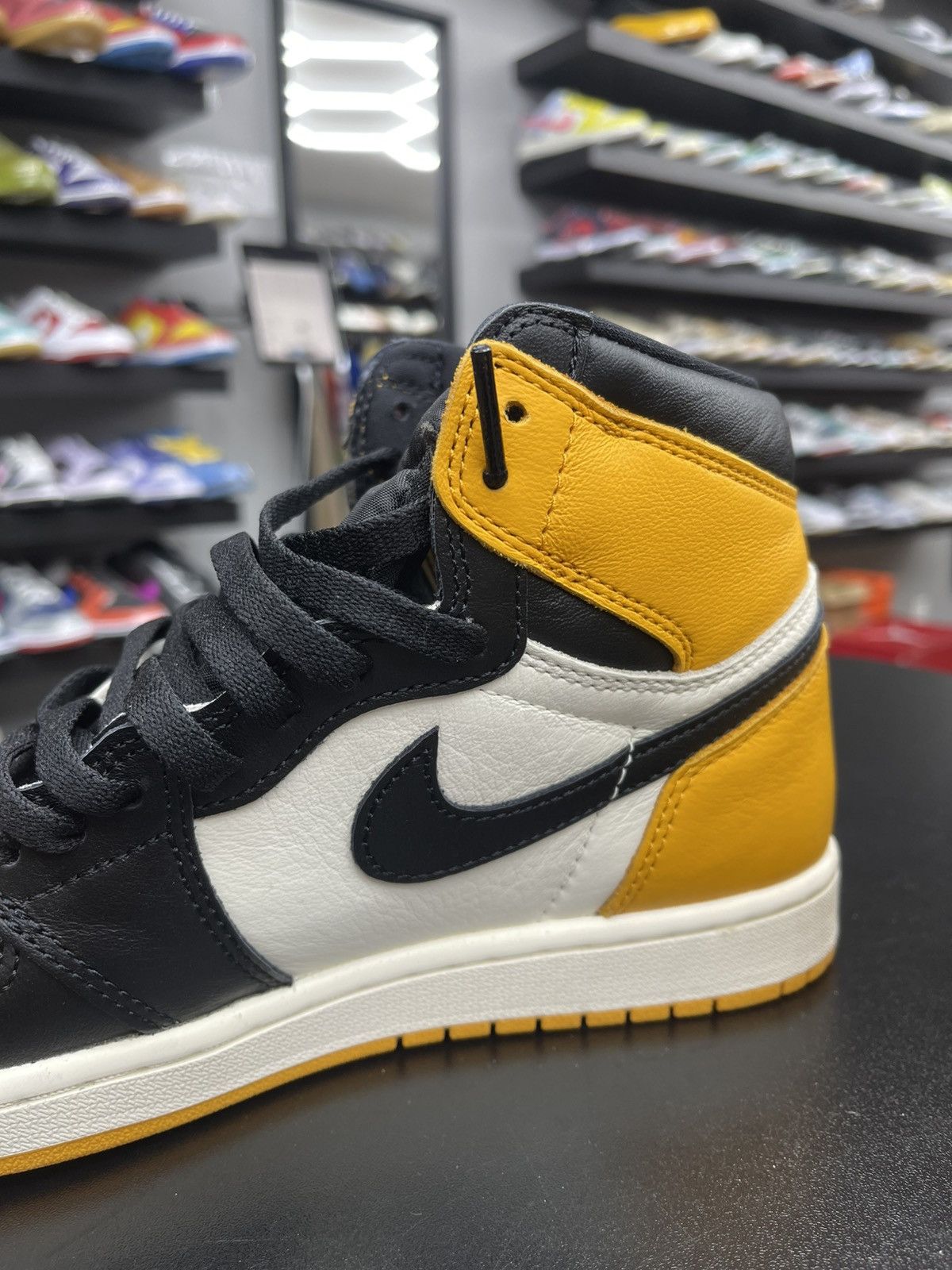 Jordan Brand Size 8 - Jordan 1 Retro High Taxi Yellow Toe Size US 8 / EU 41 - 4 Thumbnail