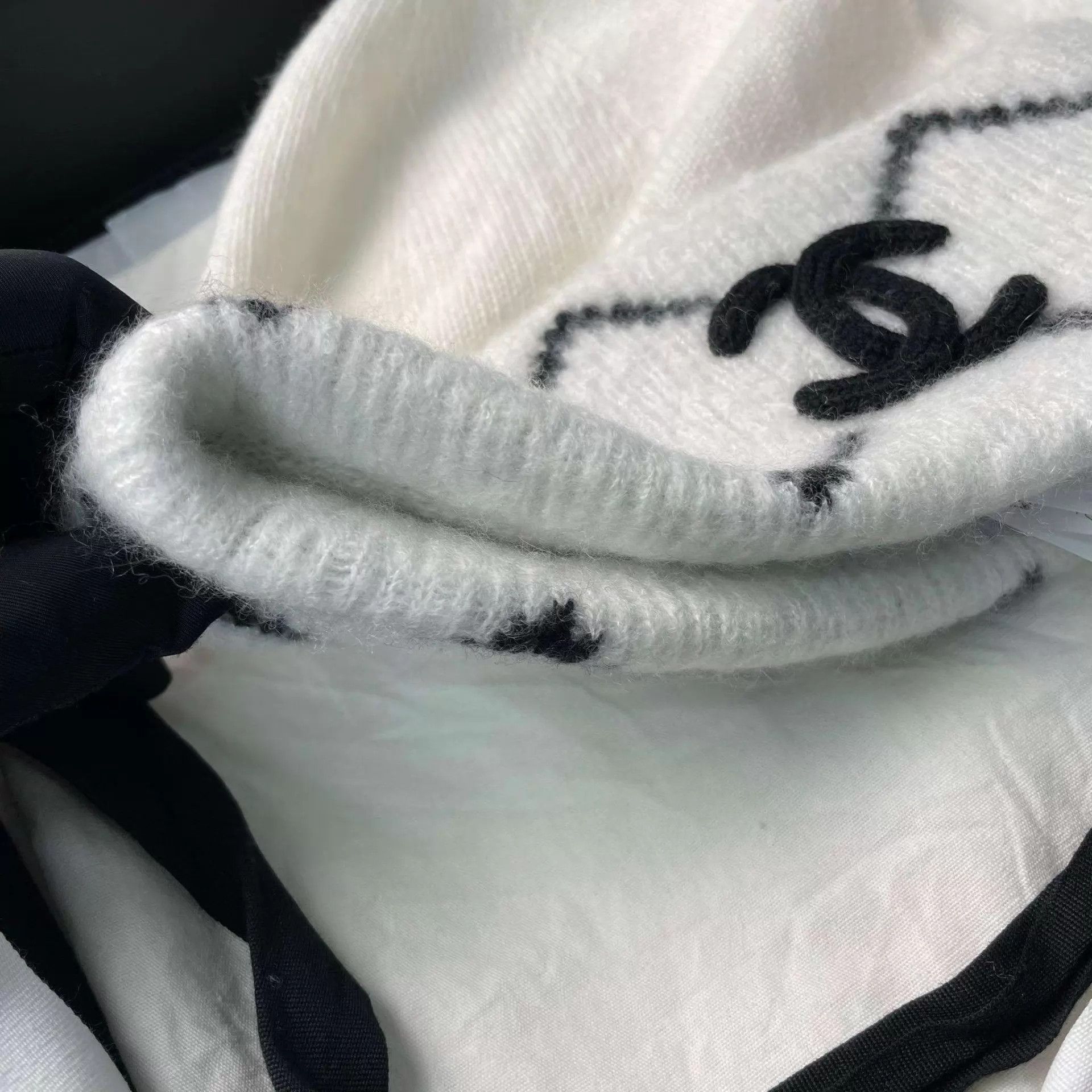 Chanel CHANEL 24B Cashmere Hat Black & White 98 New Size ONE SIZE - 5 Thumbnail