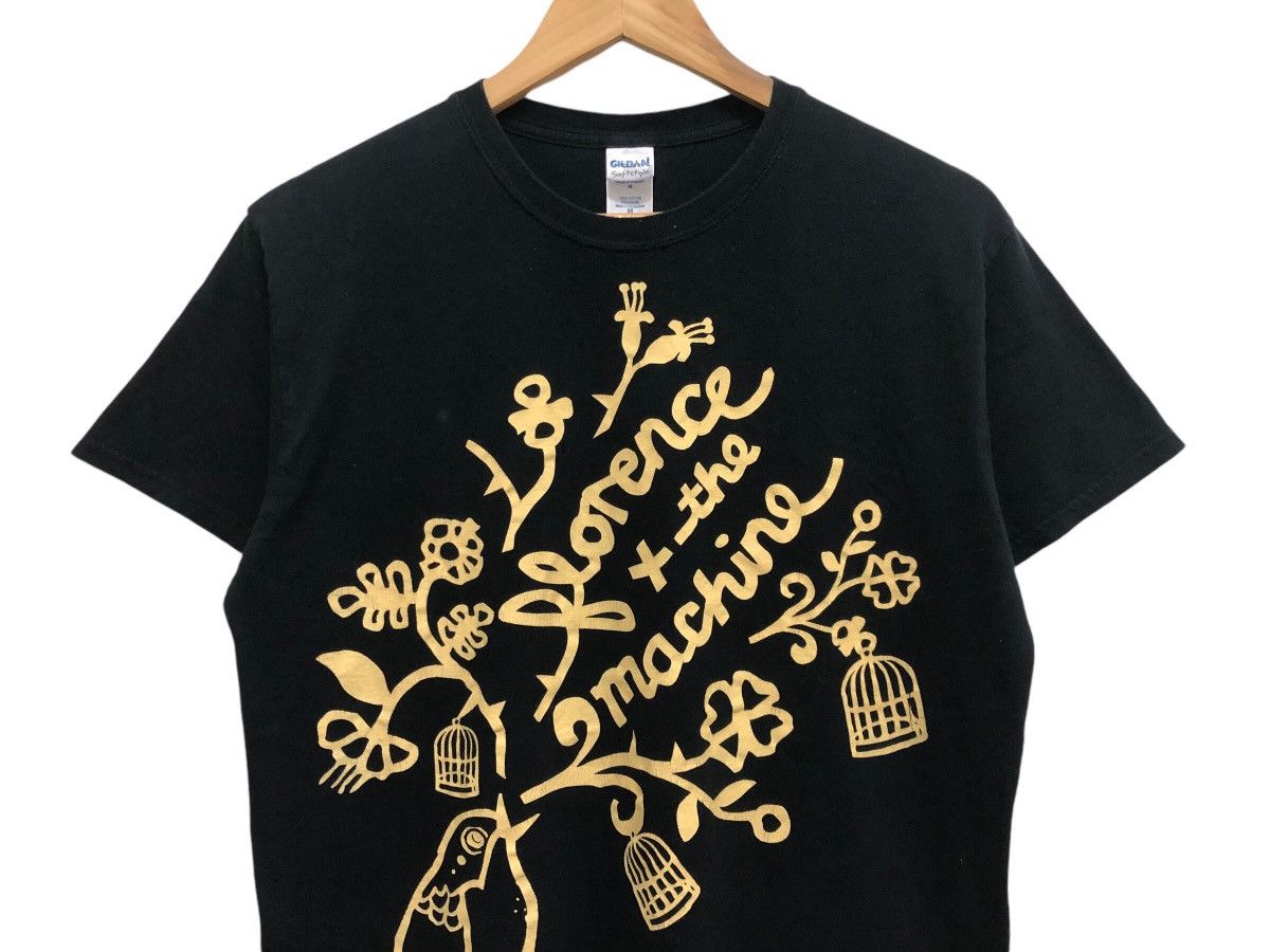 Band Tees × Gildan RARE 🔥 FLORENCE AND THE MACHINE ENGLISH INDIE ROCK BAND TEE Size US M / EU 48-50 / 2 - 3 Thumbnail