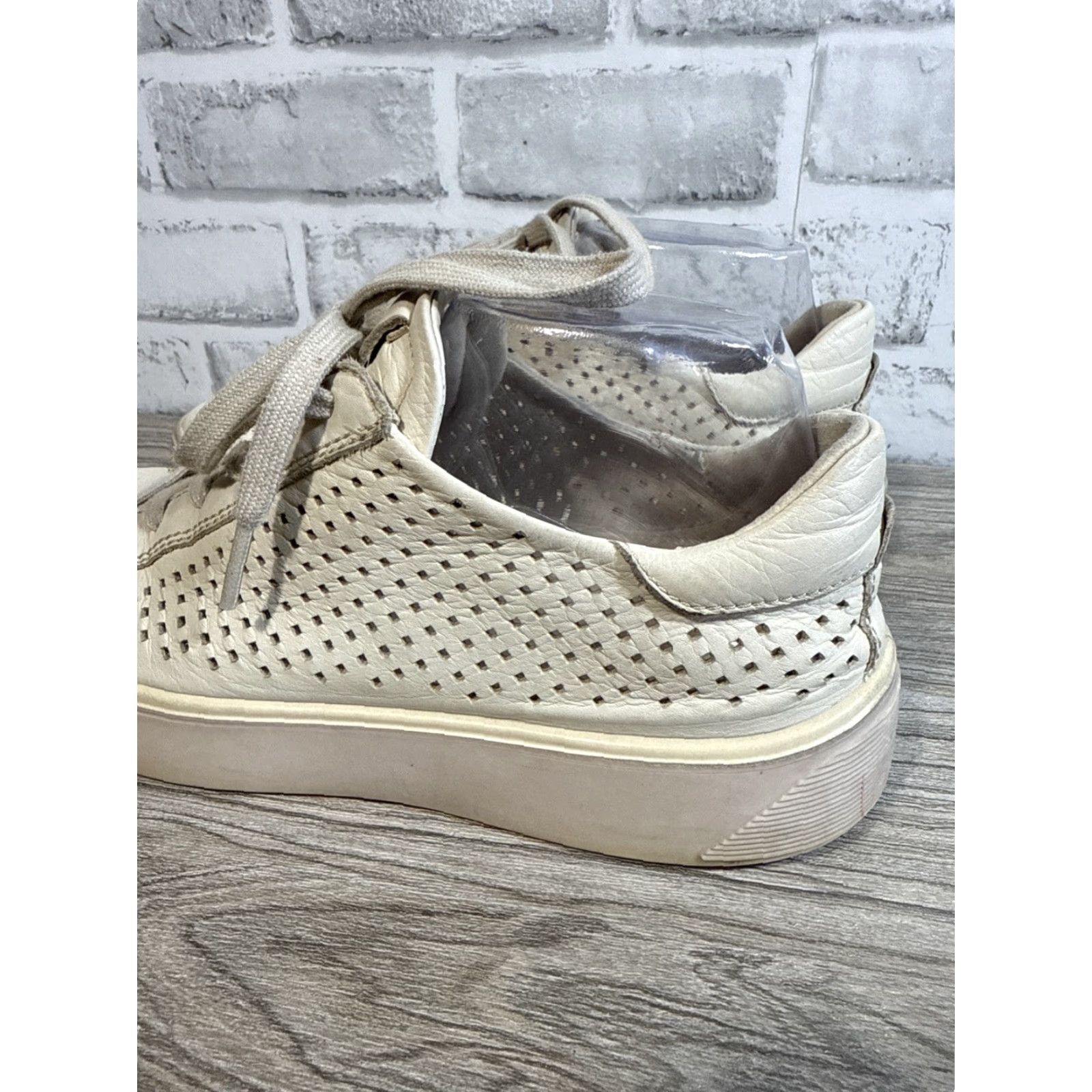 Ecco ECCO Street Tray Sneaker Women 8.5 US 39 EU Tan Leather Perforated Lightweight Cushioned Athletic Low Top Shoes Size US 9 / IT 39 - 3 Thumbnail