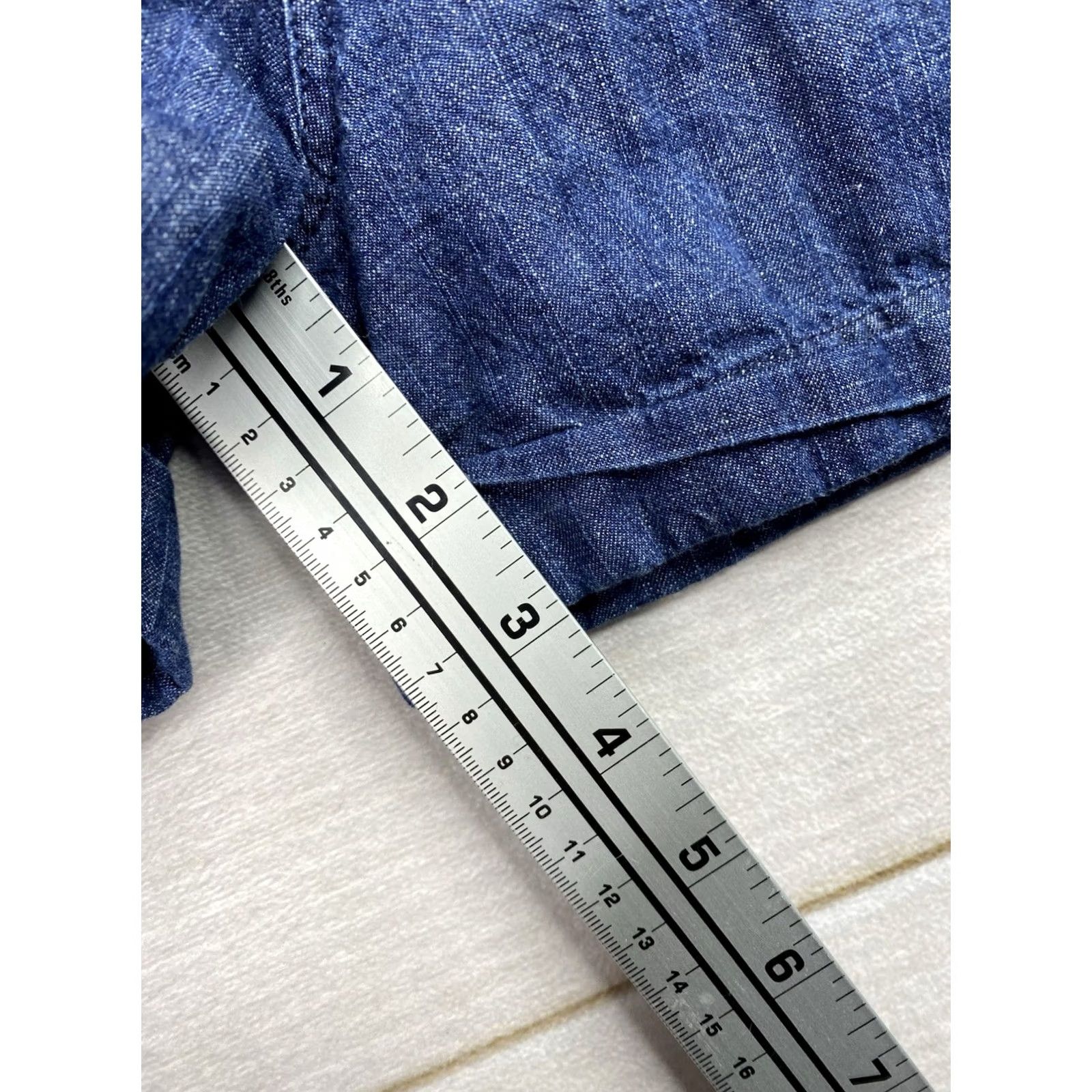Fox Racing Fox Racing Jean Shorts Woman’s Size 11 Pleated Cuffed Button Detail Mini Y2K 90s Womens Jeans Shorts Denim Blue 90s Fox Size 32" / US 10 / IT 46 - 6 Thumbnail