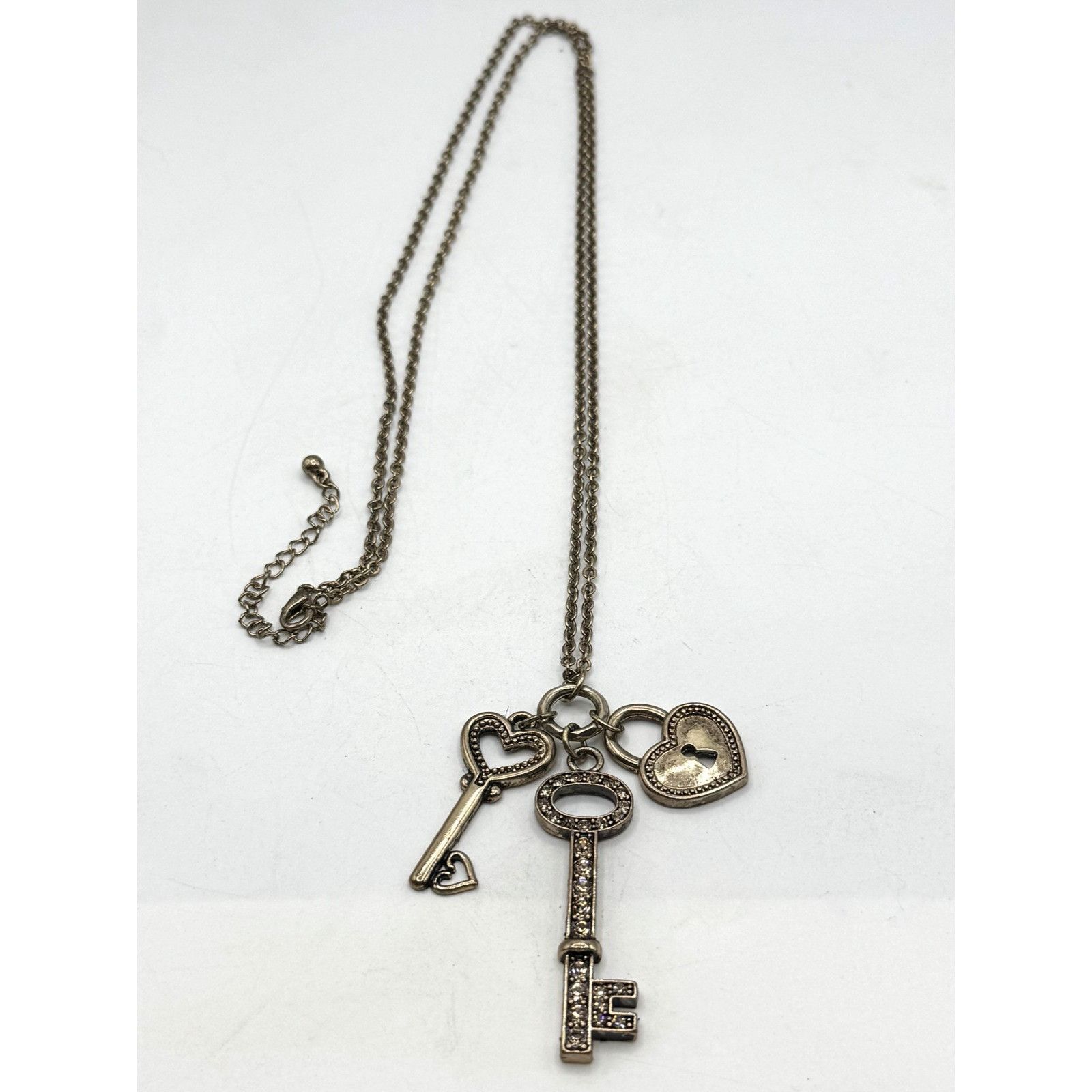 Vintage Vintage long gold rhinestone heart key charm pendant necklac Size ONE SIZE - 1 Thumbnail