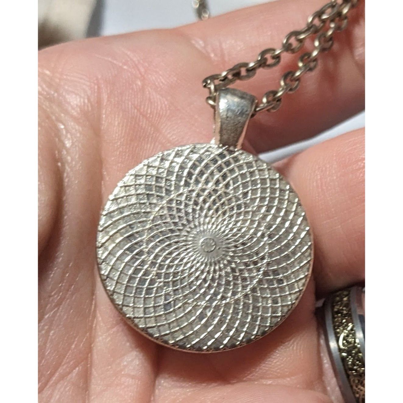 Other Blue And White Statue Photo Pendant Necklace Size ONE SIZE - 8 Thumbnail