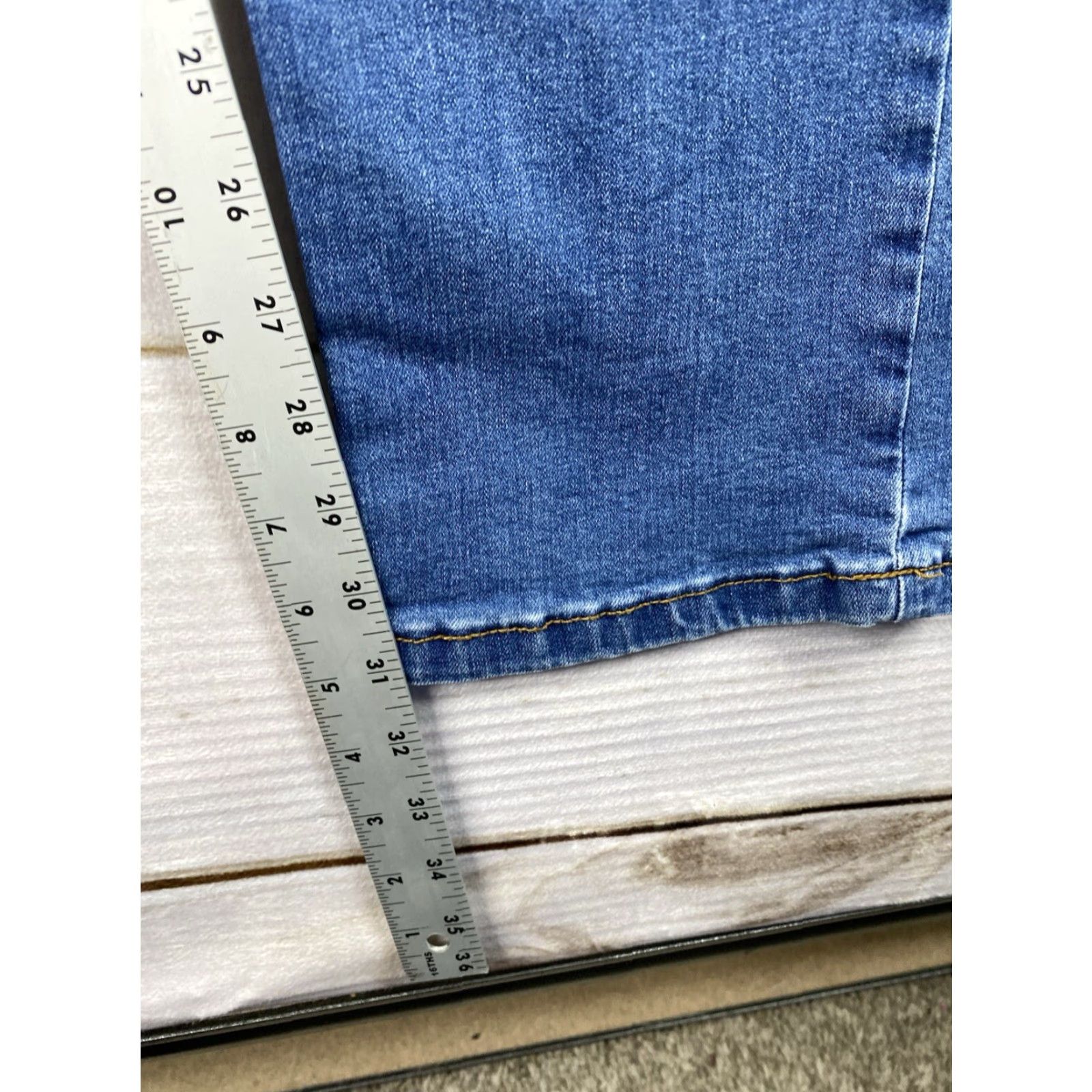 Carbon Carbon Jeans Mens 36x32 Denim Straight Jeans Blue 5-Pocket Design Relaxed Fit Modern Classic American Style Mens Size US 36 / EU 52 - 6 Thumbnail