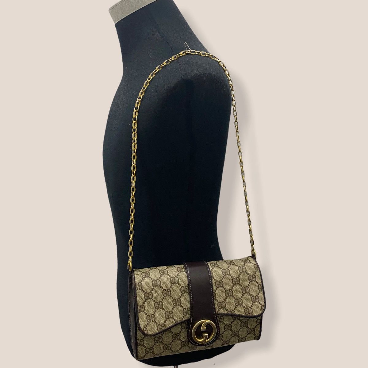 Vintage ‼️YES‼️ AUTHENTIC GUCCI GG BIG LOGO CHAIN SHOULDER BAG Size ONE SIZE - 16 Thumbnail