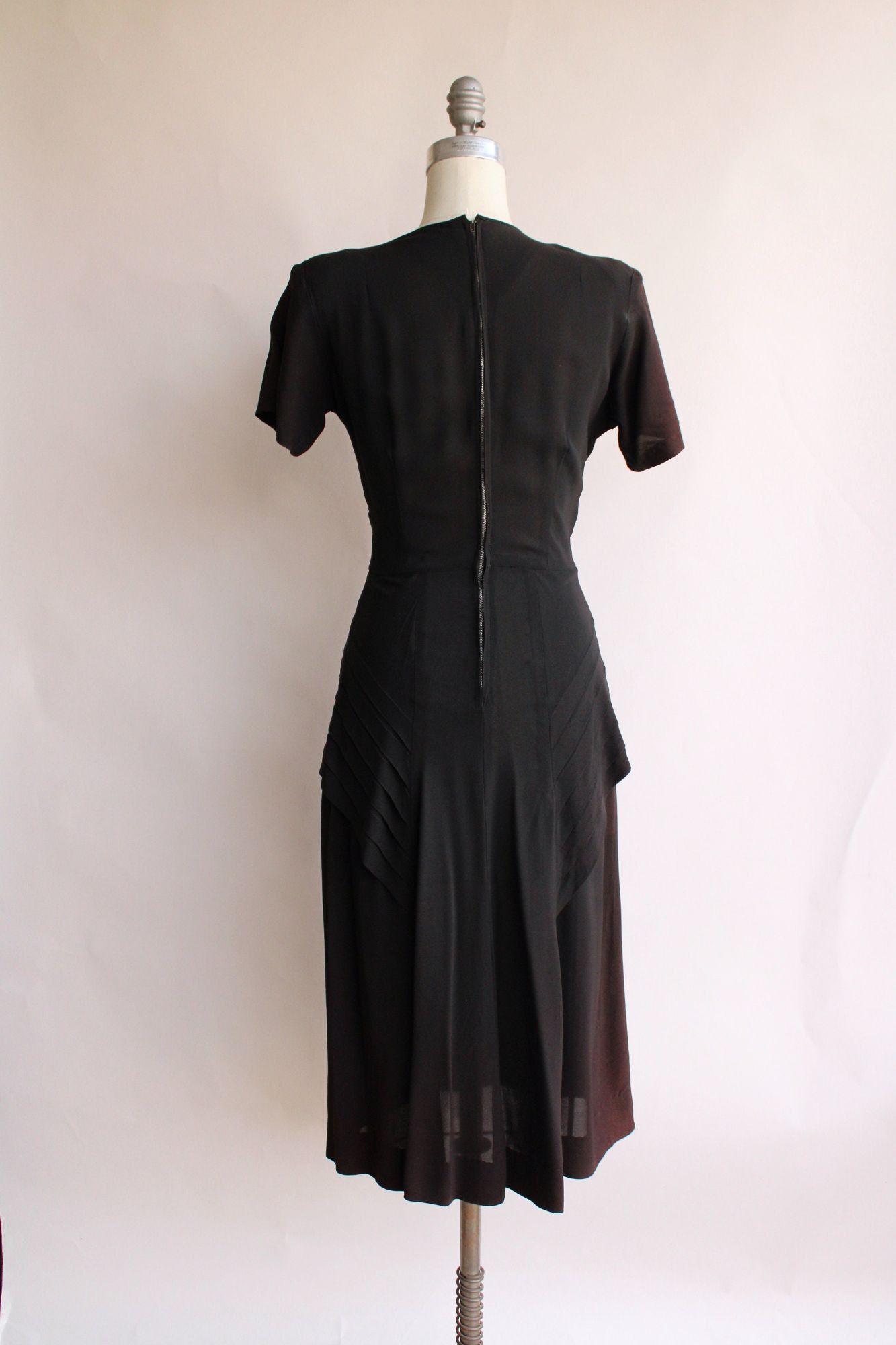 Vintage Vintage 1940s Dress, Black Rayon Dress With Soutache Trim, P Size M / US 6-8 / IT 42-44 - 7 Thumbnail