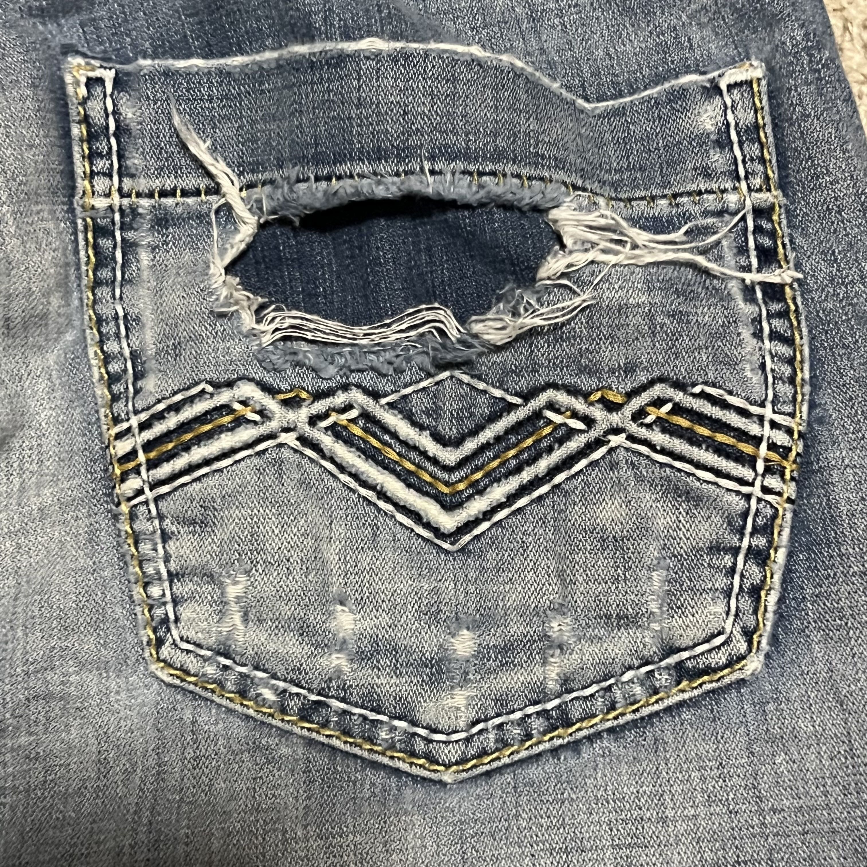 BKE Buckle BKE Tyler Distressed Jeans Size 33x31 Light Wash Size US 33 - 4 Thumbnail