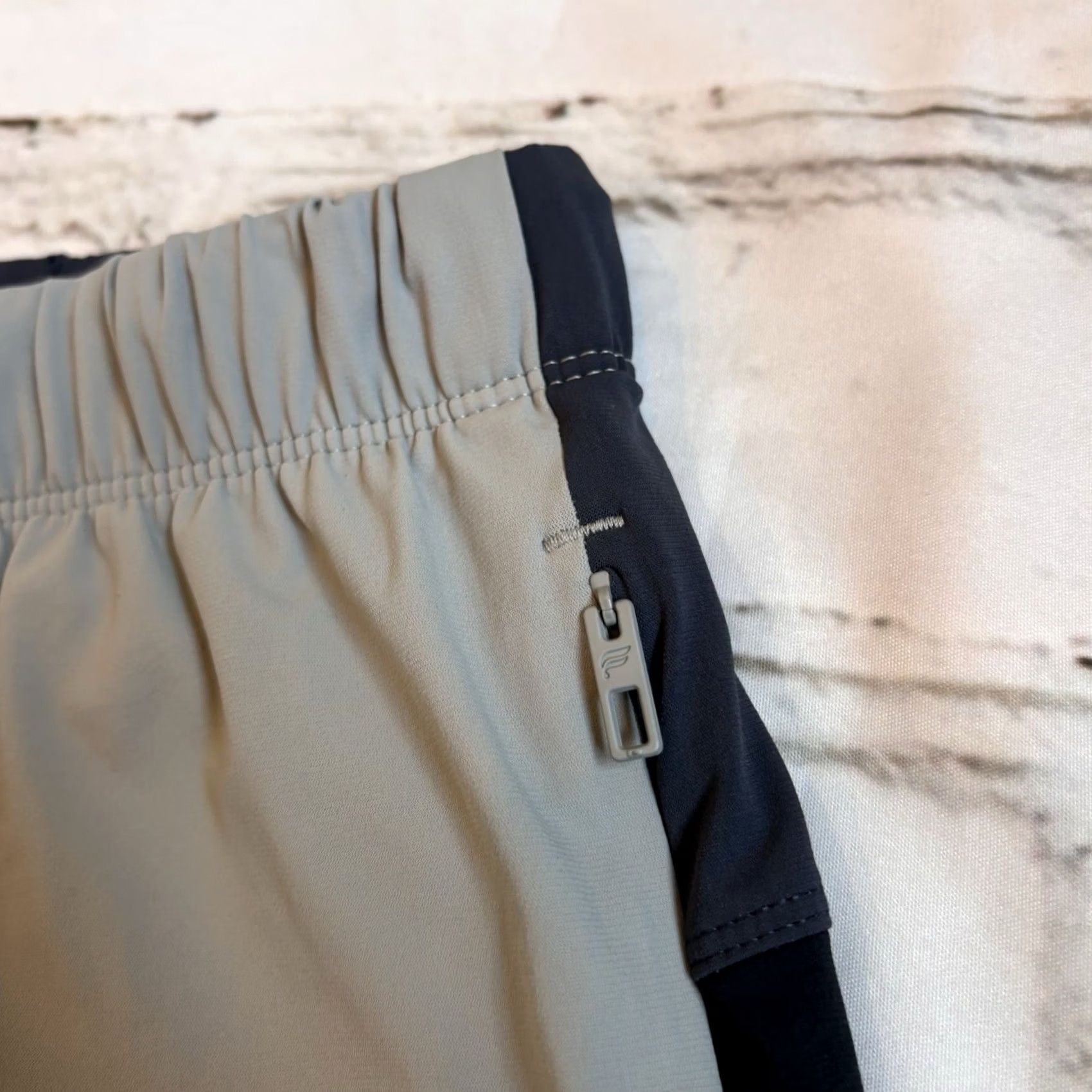 Fabletics VINTAGE? No. Size US 33 - 7 Thumbnail