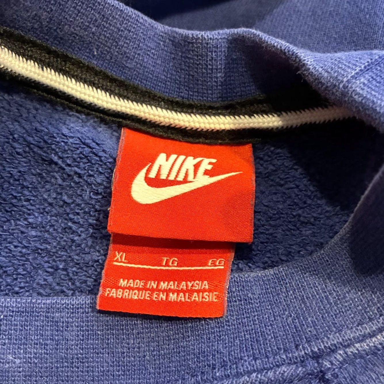 Nike VINTAGE Nike Sweatshirt XL Men Blue Pullover Stitched Swoosh Red Tag Size US XL / EU 56 / 4 - 5 Thumbnail