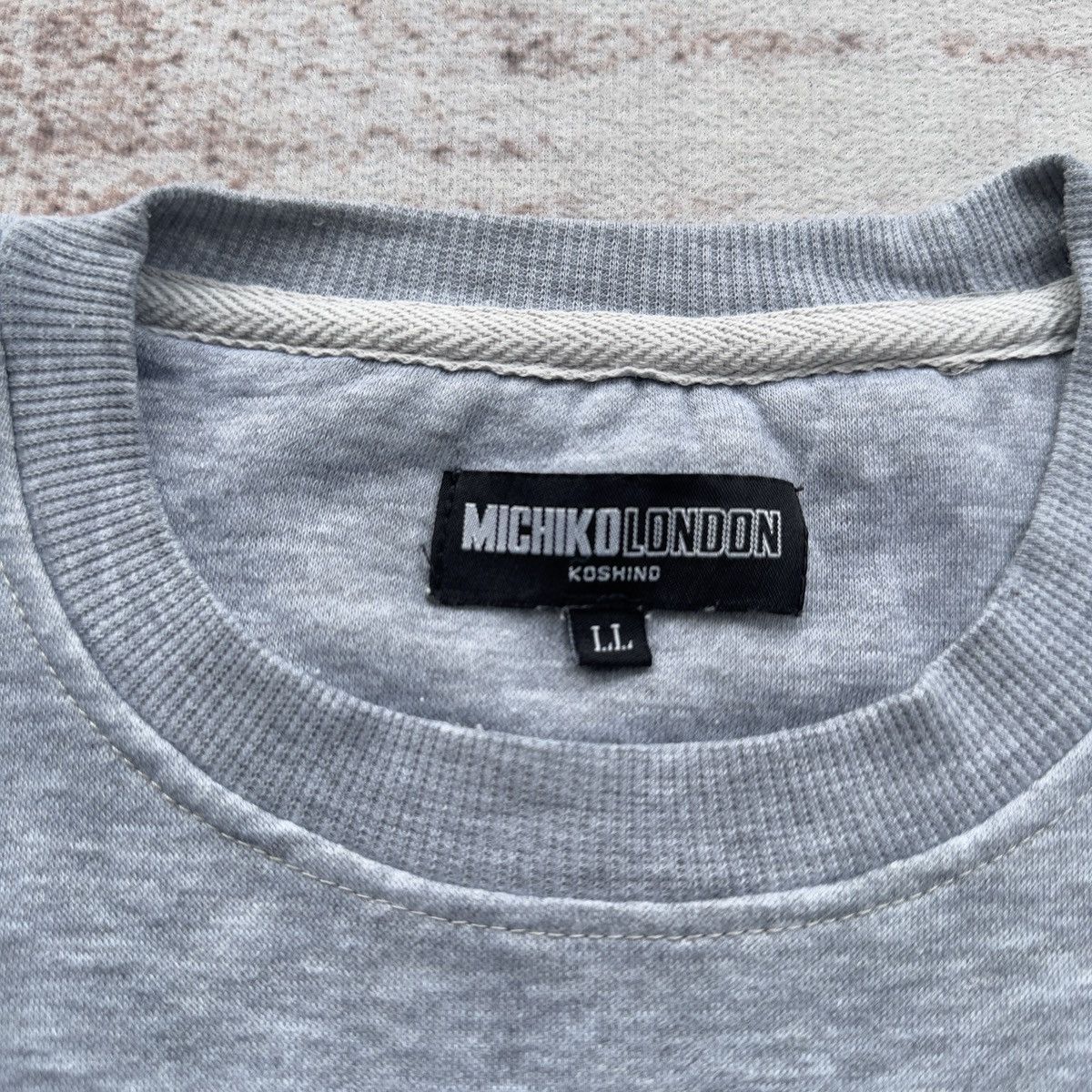 Michiko Koshino London MICHIKO LONDON KOSHINO GREY LOGO CREWNECK SWEATSHIRT VINTAGE Size US L / EU 52-54 / 3 - 7 Thumbnail